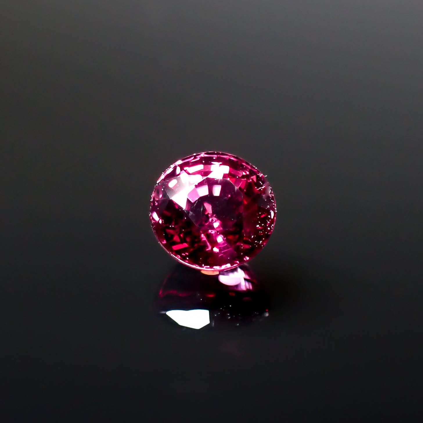 ロードライトガーネット(宝石名ロードライト・ガーネット)ブラジル産 0.80ct 識別済[250129720]5x5mm前後