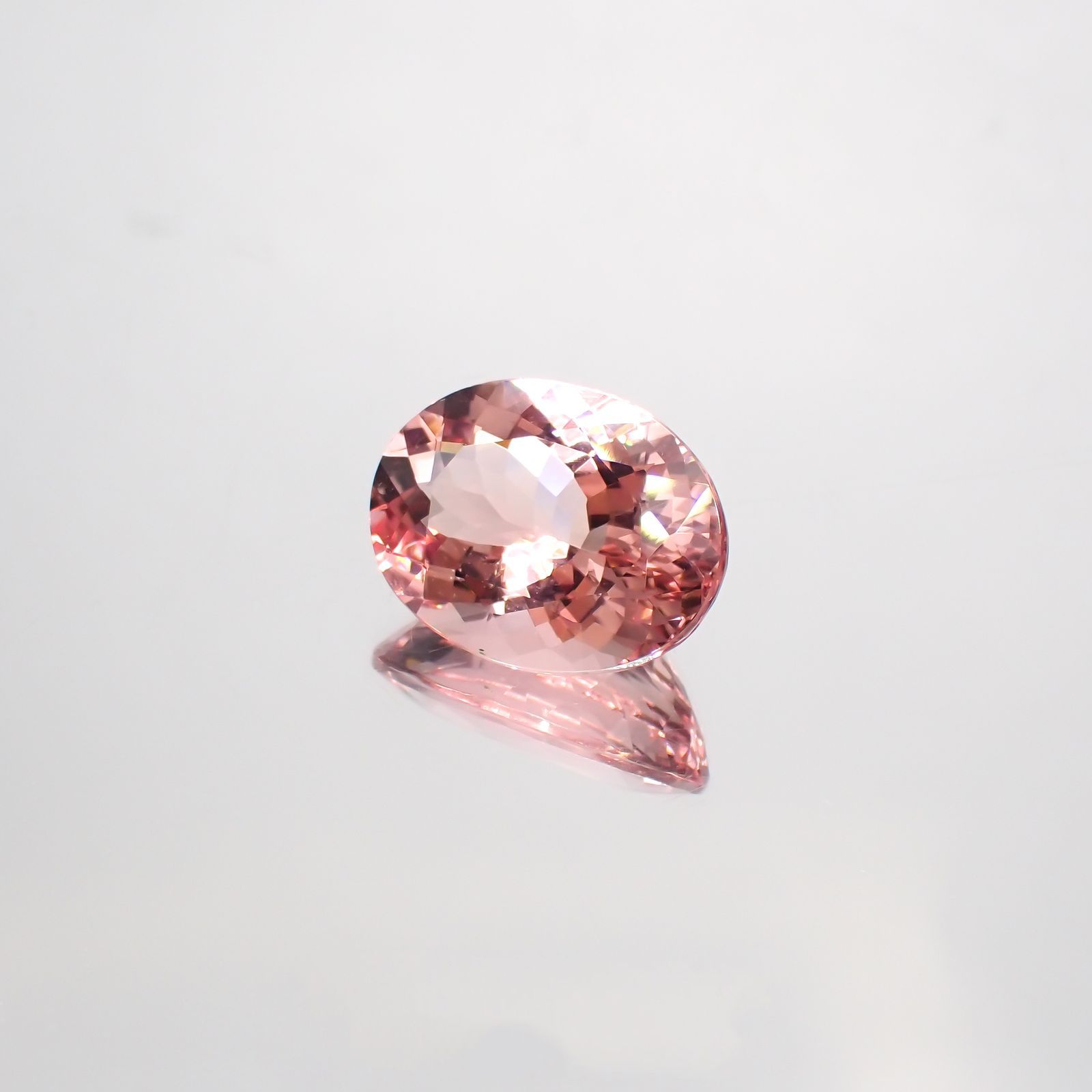 モルガナイト(宝石名モルガナイト)ナイジェリア産 9.465ct ソ付(彩珠)[220114248]16.4x12.3mm前後