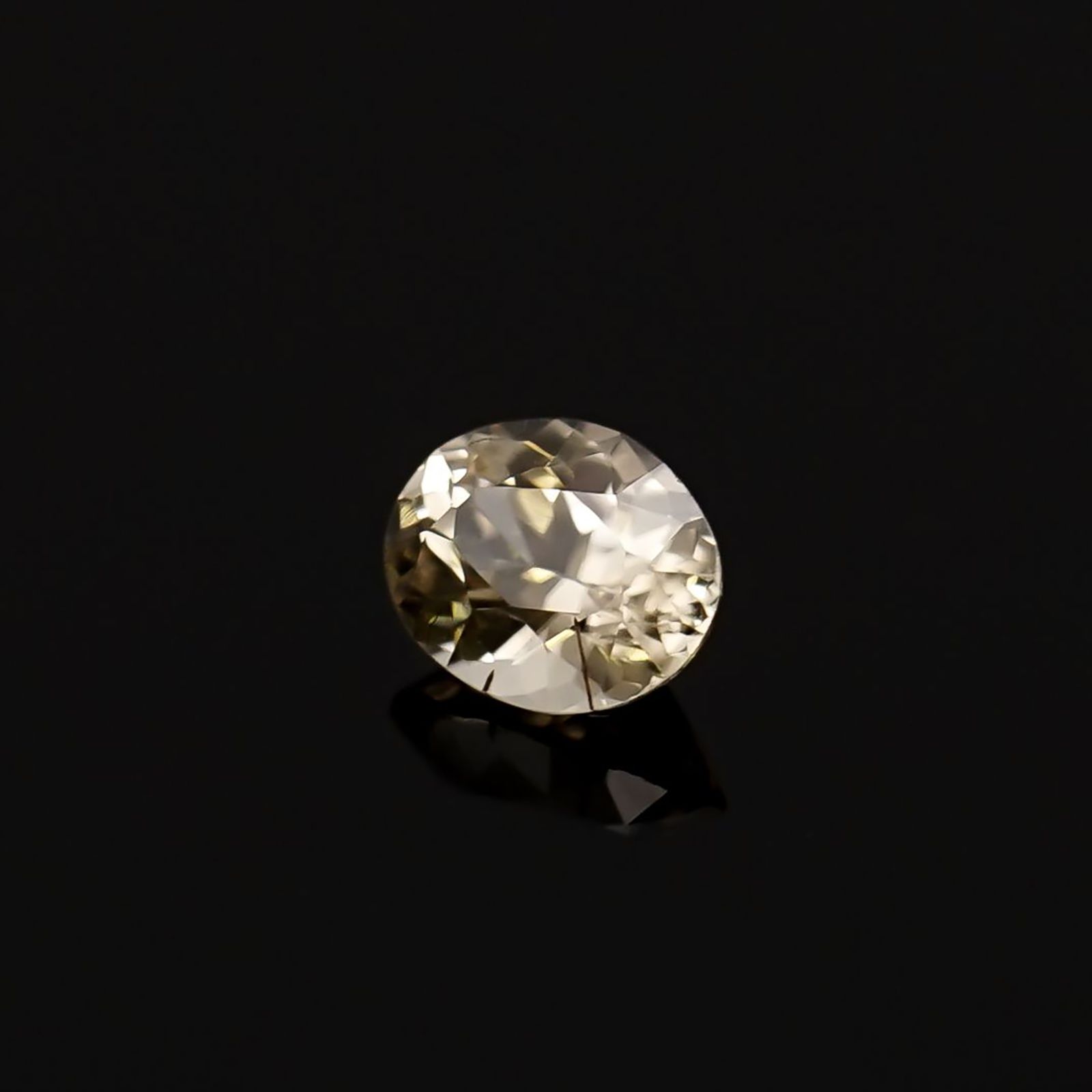 シンハライト スリランカ産 0.44ct[230119780]5x4mm前後