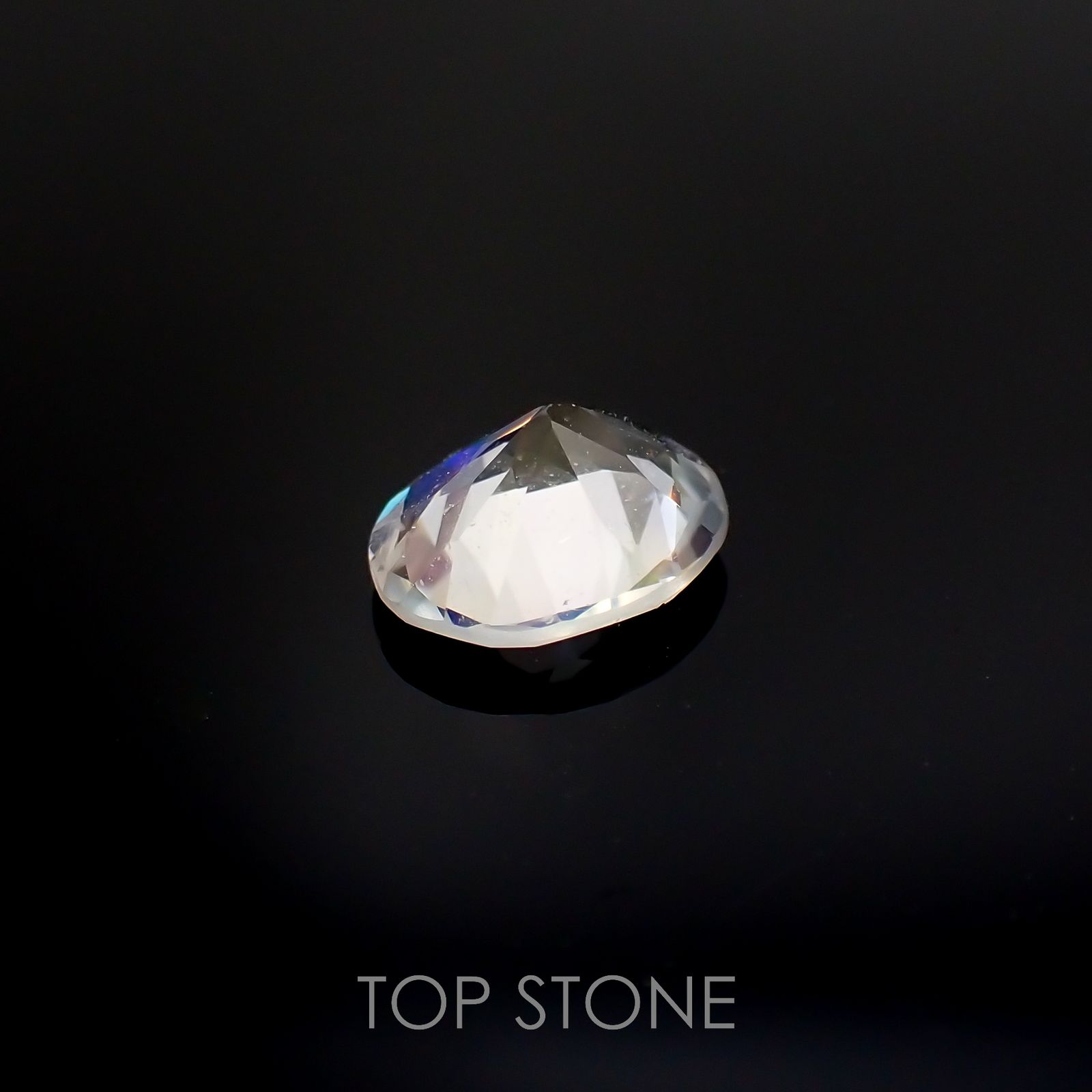 レインボームーンストーン(宝石名ラブラドライト)タンザニア産 0.54ct 識別済[220616645]6.3x5.3mm前後