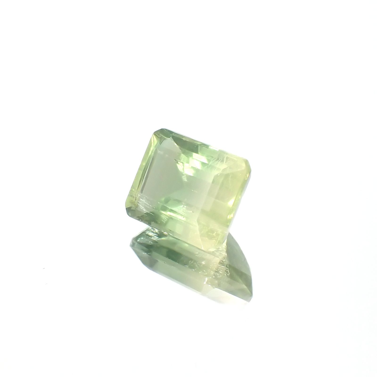 バイカラーフローライト フルオレッセンス ブラジル産 4.39ct[230722972]9.8x8.1mm前後