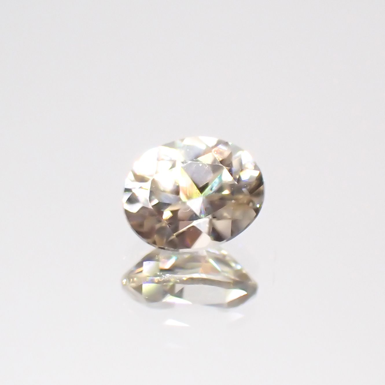シャンパンカラージルコン(宝石名ジルコン)スリランカ/カンボジア産 0.59ct 識別済[230722984]5.2x4.1mm前後
