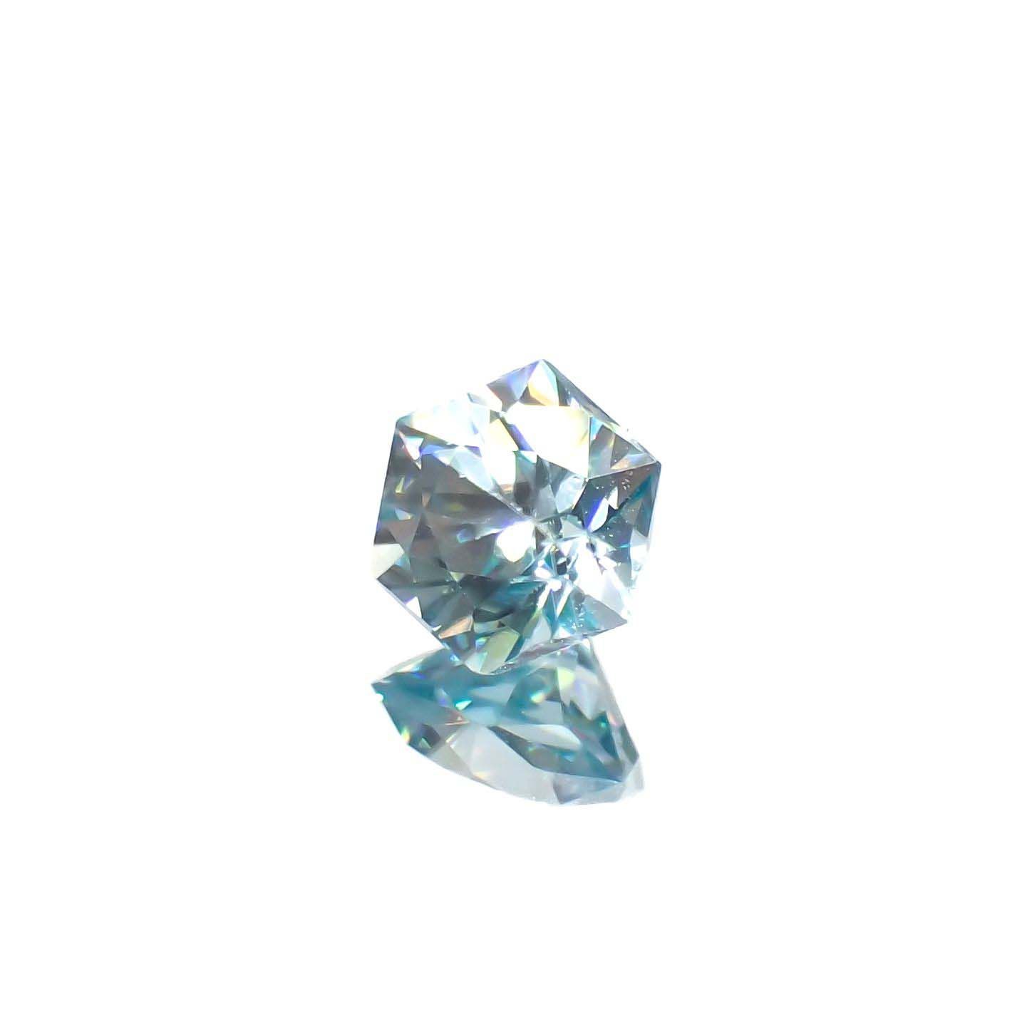 ◇ヘキサゴンカット◇アイスブルージルコン(宝石名ジルコン)カンボジア産 0.80ct 識別済[220716826]4.8x4.8mm前後
