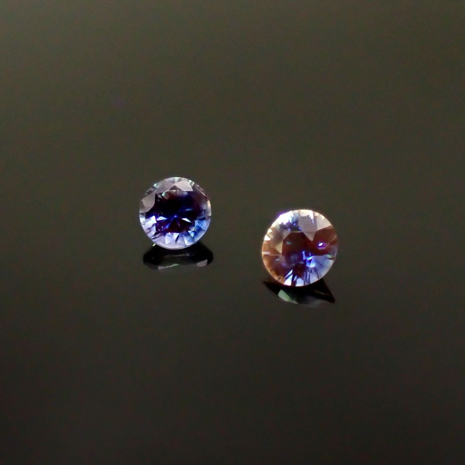 ◇ペアセット◇アイスブルーサファイア スリランカ/マダガスカル産 0.25ct(2pcs合計) [250830989]2.9x2.9mm前後