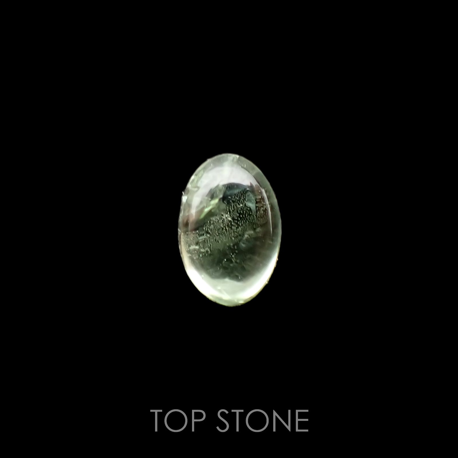ミントガーネット(宝石名グロッシュラー・ガーネット)タンザニア産 0.71ct 識別済[220917749]5.8x4mm前後