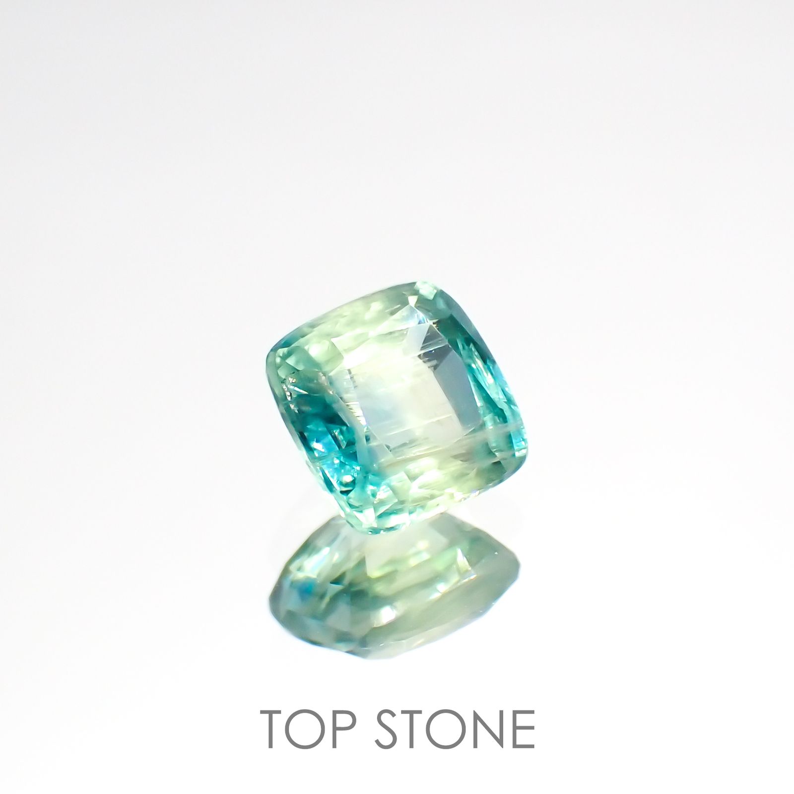 バイカラーカイヤナイト(宝石名カイヤナイト)ネパール産 1.44ct 識別済[220115373]6.1x6mm前後