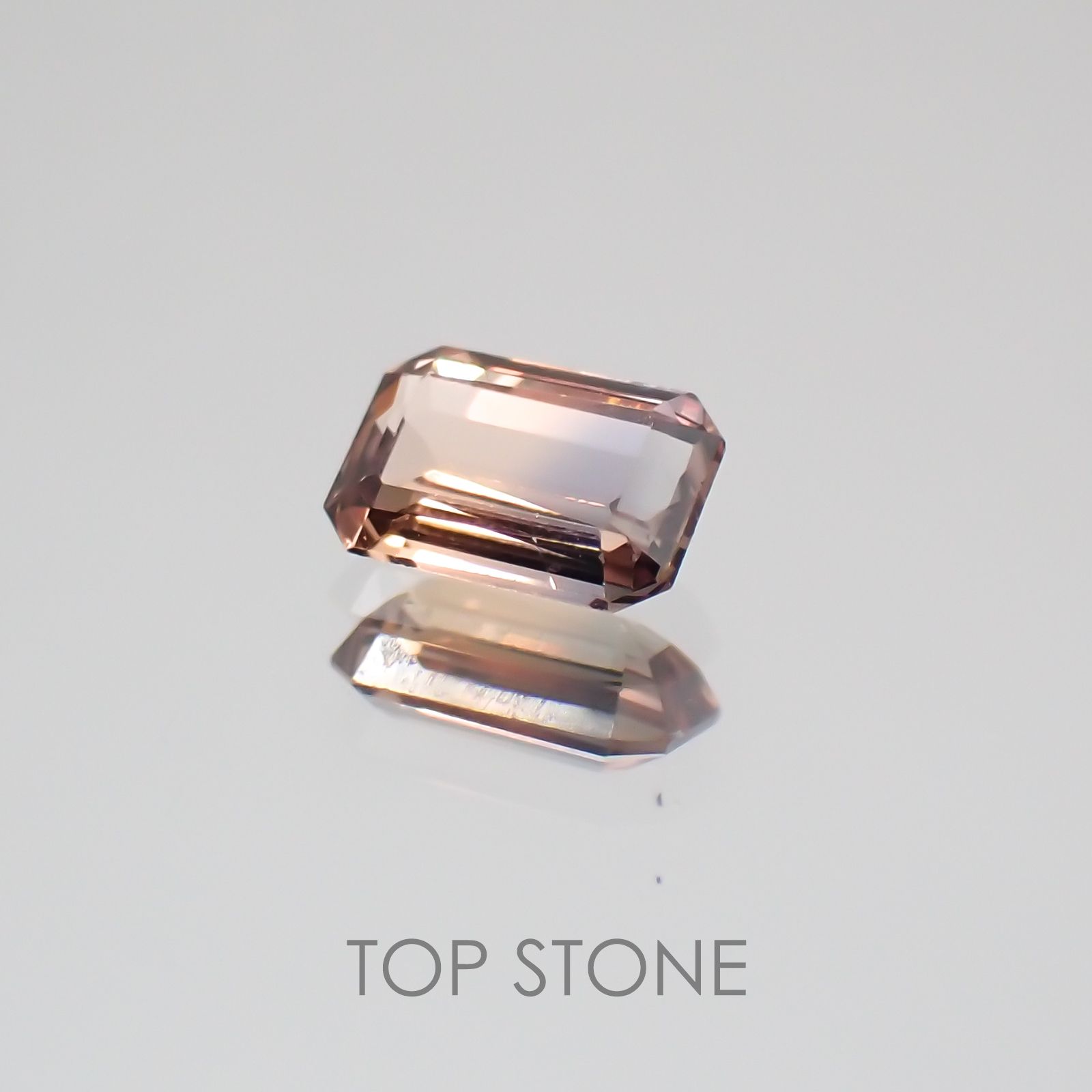 バイカラーサファイア(宝石名バイカラー・サファイア) タンザニア産 0.28ct 識別済[21029758]4.5×3.2mm前後