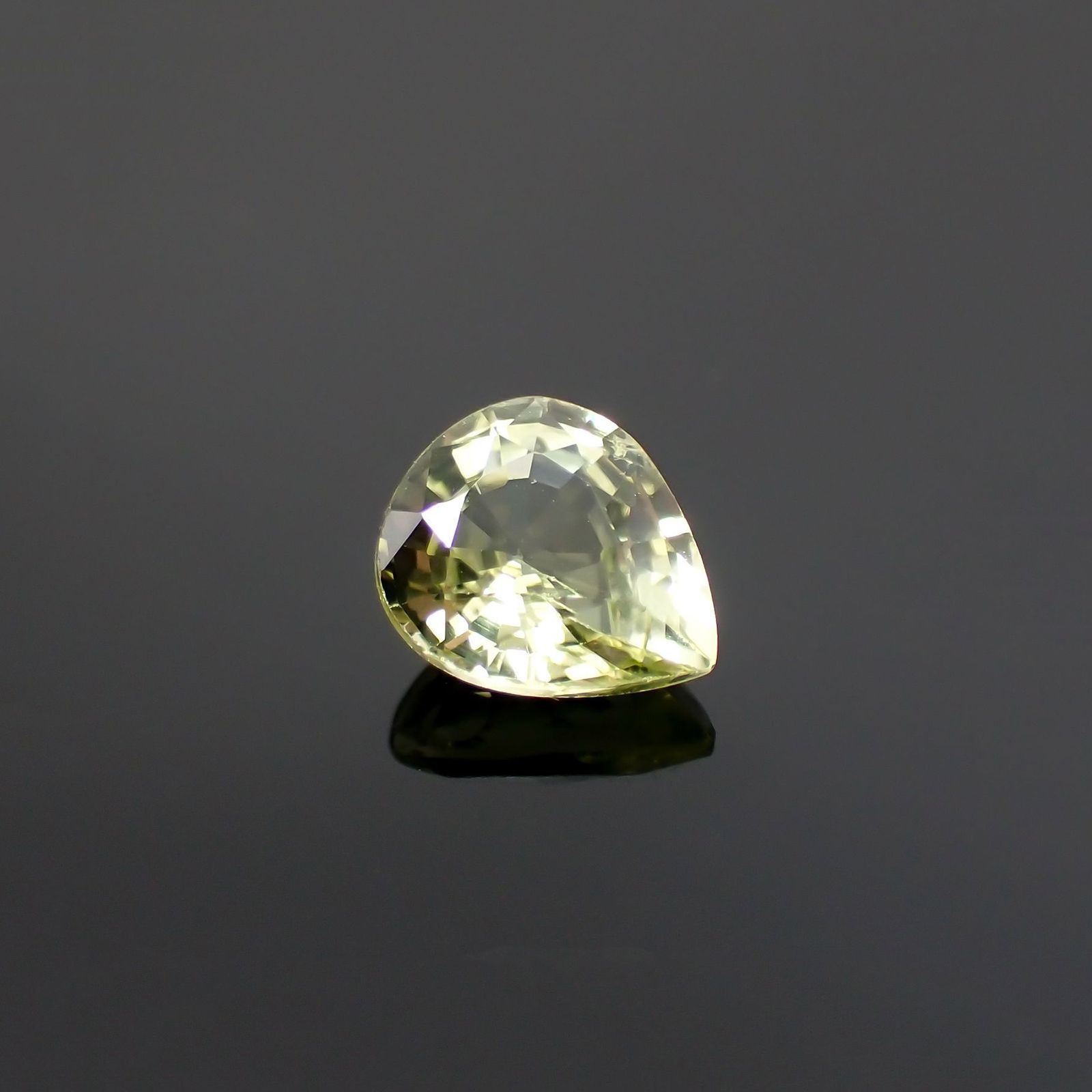 クリソベリル(宝石名クリソベリル)マダガスカル産 識別済 0.68ct / 5.9x4.9mm前後 [220114492]