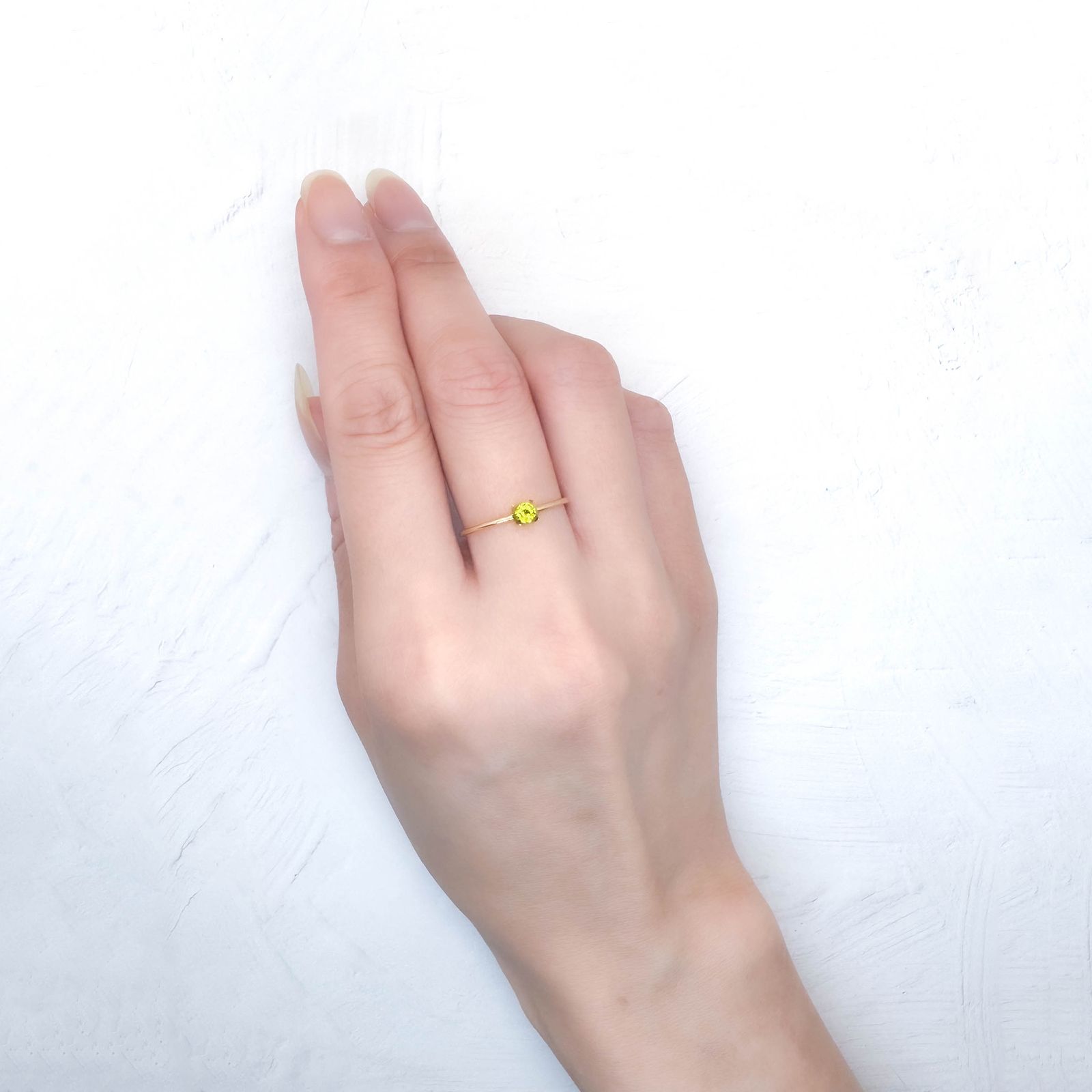 イエローサファイア スリランカ/マダガスカル産 0.25ct / 3.6x3.6mm前後 [250931137]