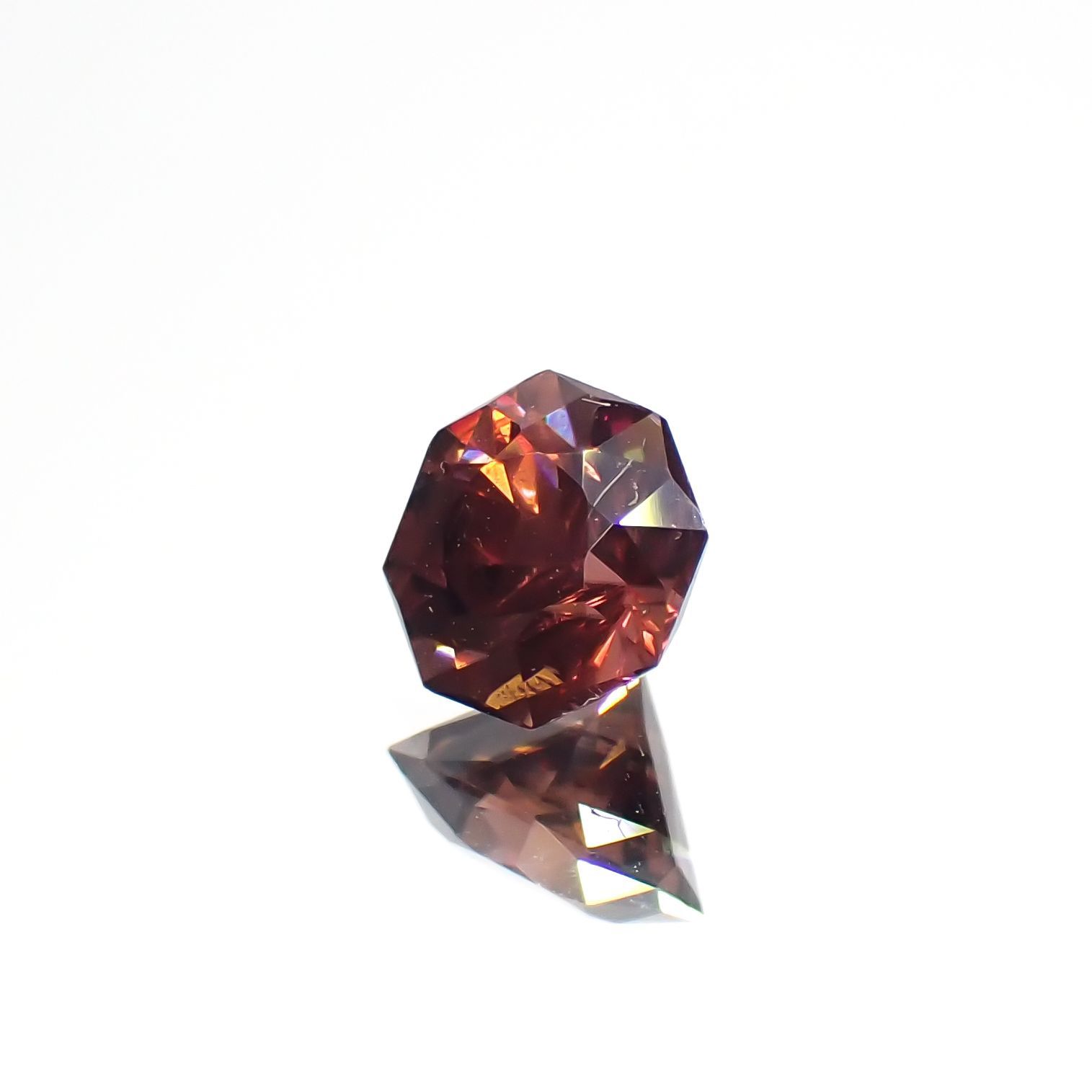 ◇オクタゴンカット◇レッドジルコン(宝石名ジルコン)スリランカ/カンボジア産 0.76ct 識別済[221018492]4.9x4.9mm前後