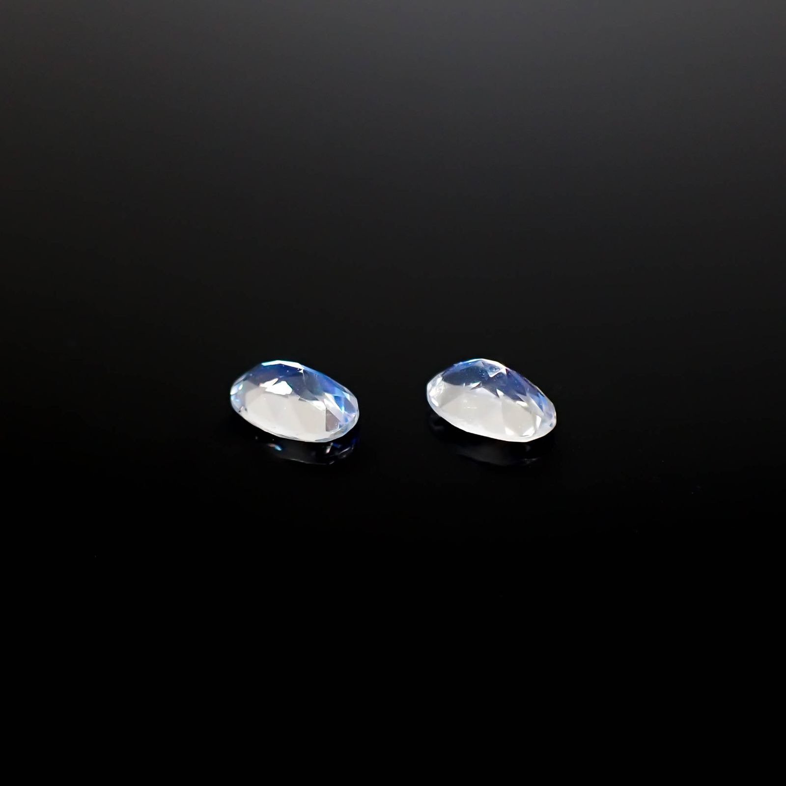 ◇ペアセット◇レインボームーンストーン インド・ビハール産 0.72ct(2pcs合計) 識別済[250430311]5.9x4mm前後