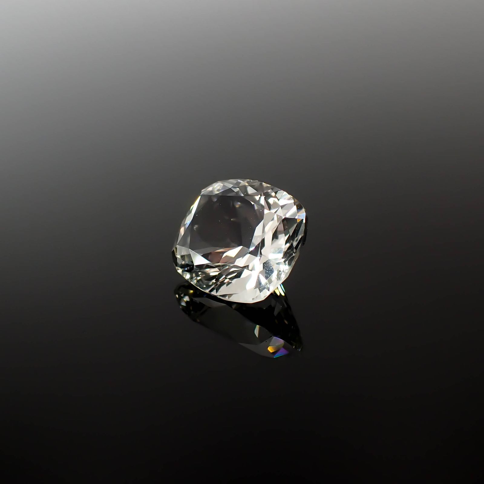 オーソクレース(宝石名ホワイト・オーソクレース)パキスタン産 2.99ct 識別済[250627996]10x8.7mm前後