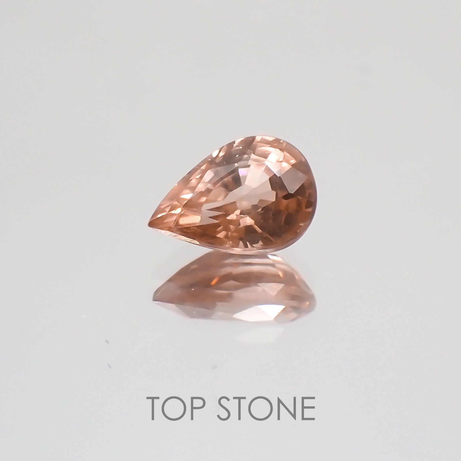 カラーチェンジマラヤガーネット(宝石名ガーネット) タンザニア産 0.65ct 識別済[21029649]6.3×4.6mm前後
