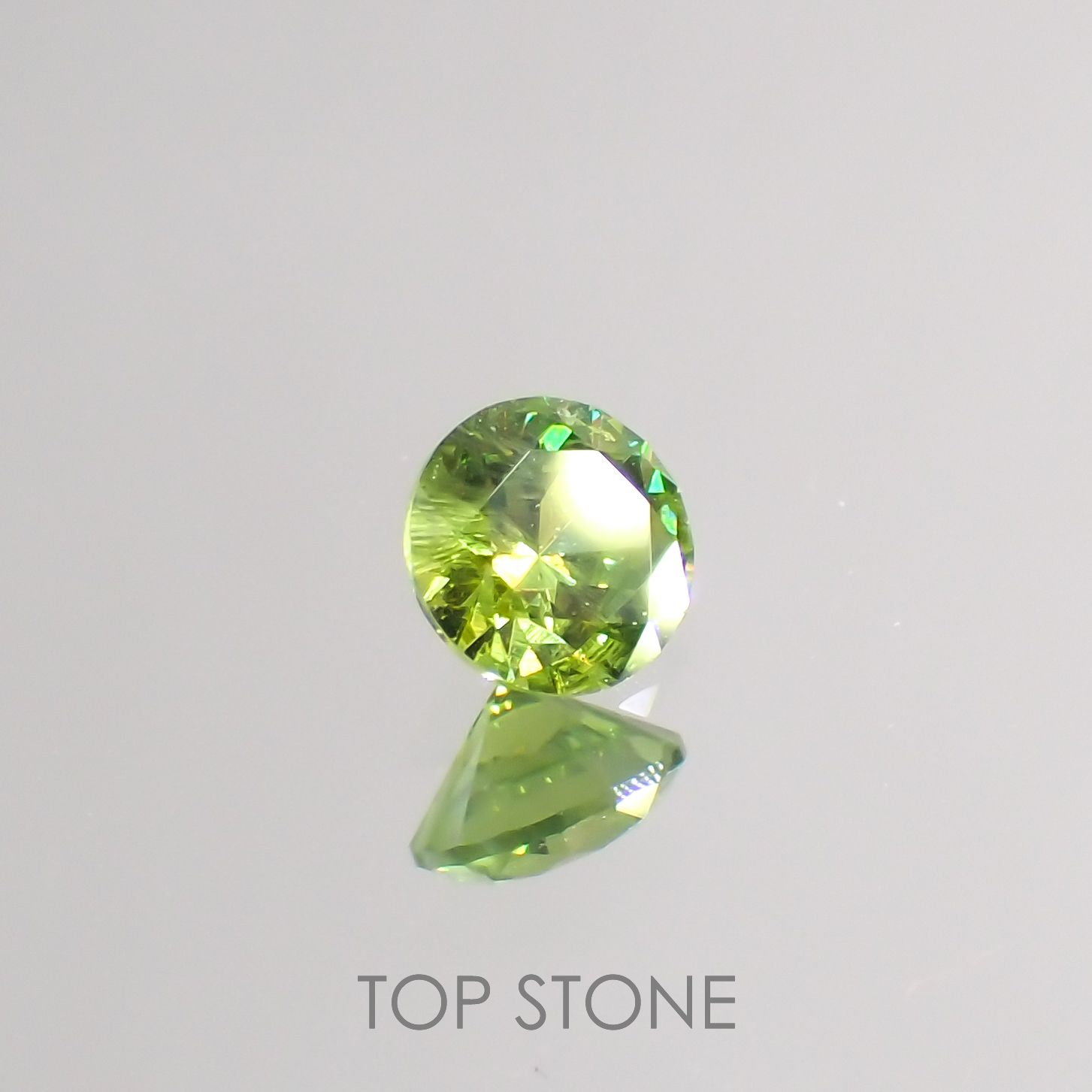 デマントイドガーネット(宝石名デマントイド・ガーネット)ロシア産 0.27ct 識別済[220616526]3.9x3.9mm前後