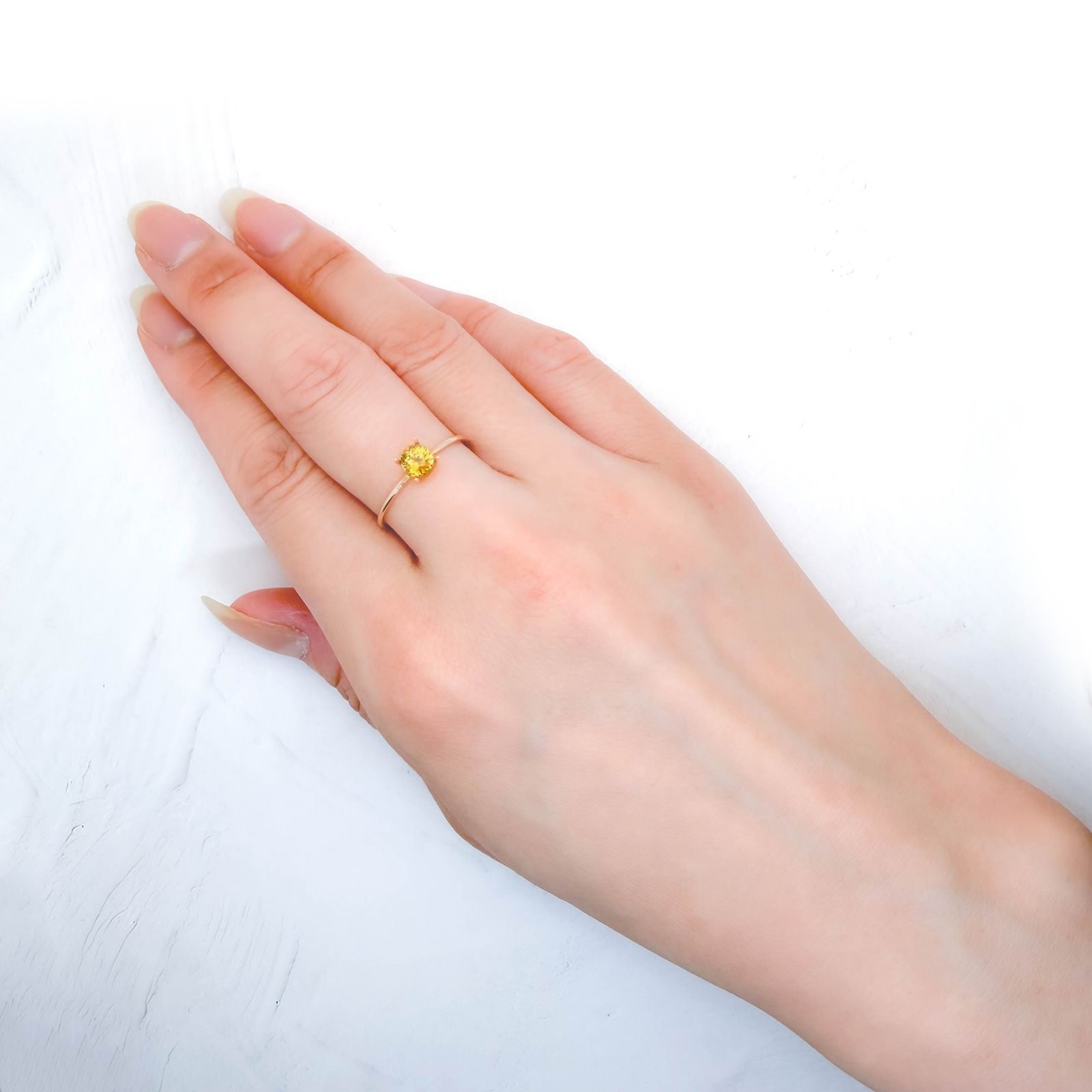 ゴールデンスフェーン マダガスカル産 0.48ct / 4.9x4.8mm前後 [260632358]