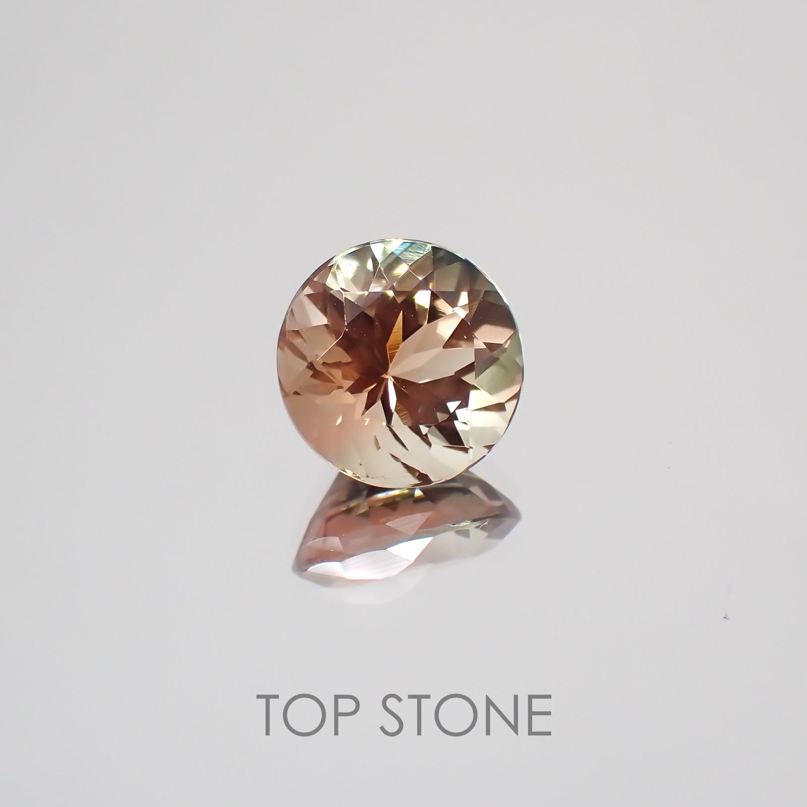 バイカラーオレゴンサンストーン(宝石名バイカラー・ラブラドライト) アメリカ・オレゴン州産ス 1.700ct ソ付(彩珠)[210410538]8×7.9mm前後