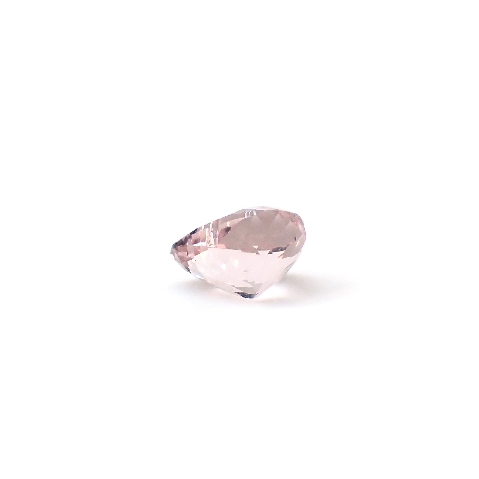 モルガナイト ブラジル産 0.92ct / 6.1x7.3mm前後 [260632310]