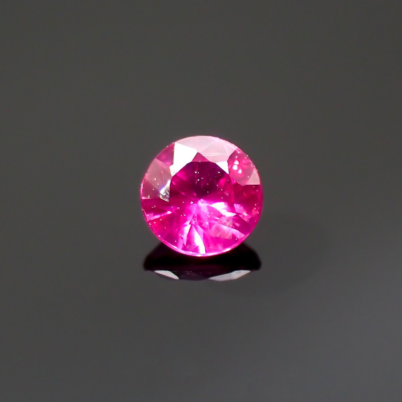 ルビー(宝石名ルビー)ベトナム/ビルマ産 0.11ct 識別済[220114771]2.8x2.8mm前後 | TOP STONE(トップストーン)