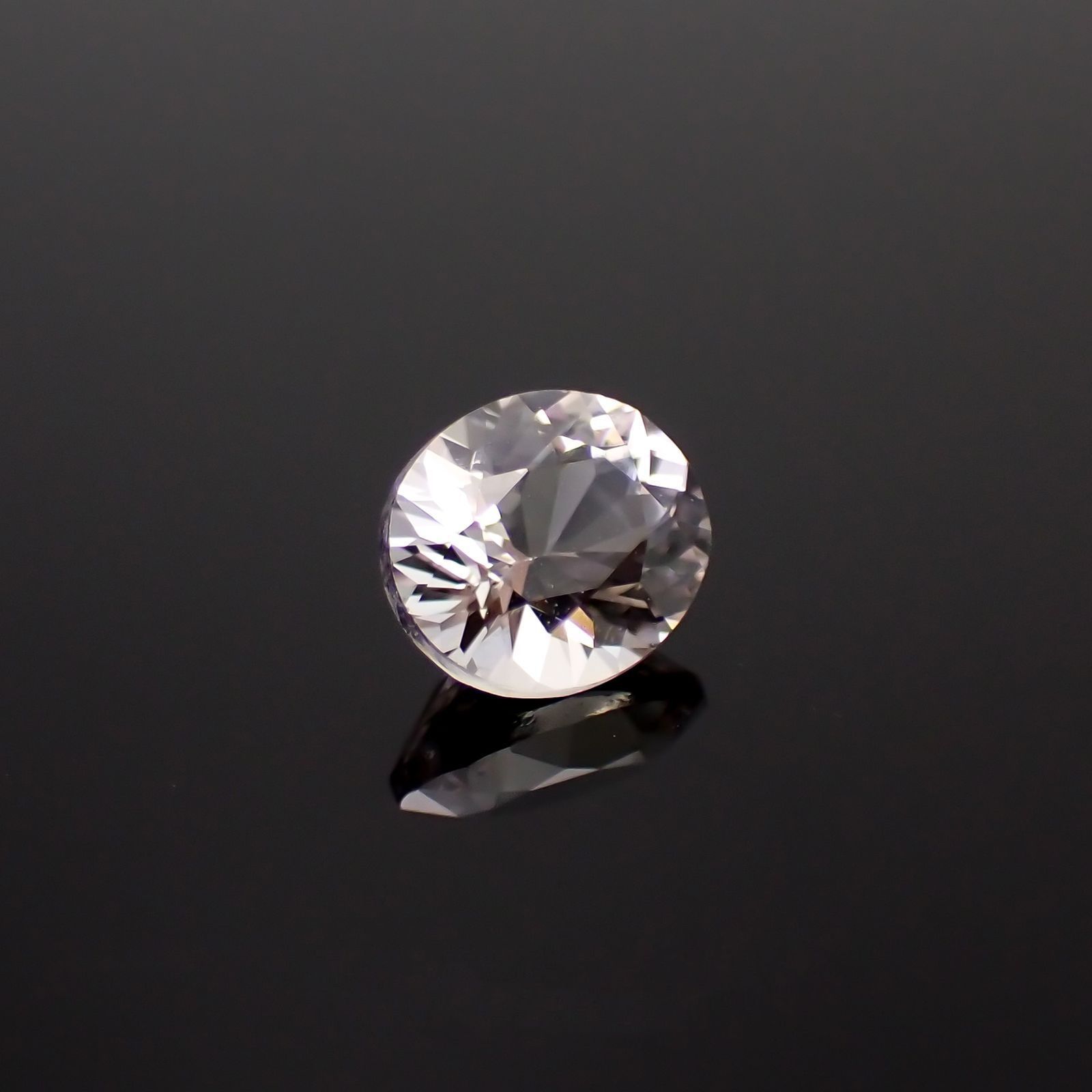 ゾイサイト 非加熱(宝石名ゾイサイト)タンザニア産 ソ付(彩珠) 0.911ct / 6.4x5.5mm前後 [221018876]