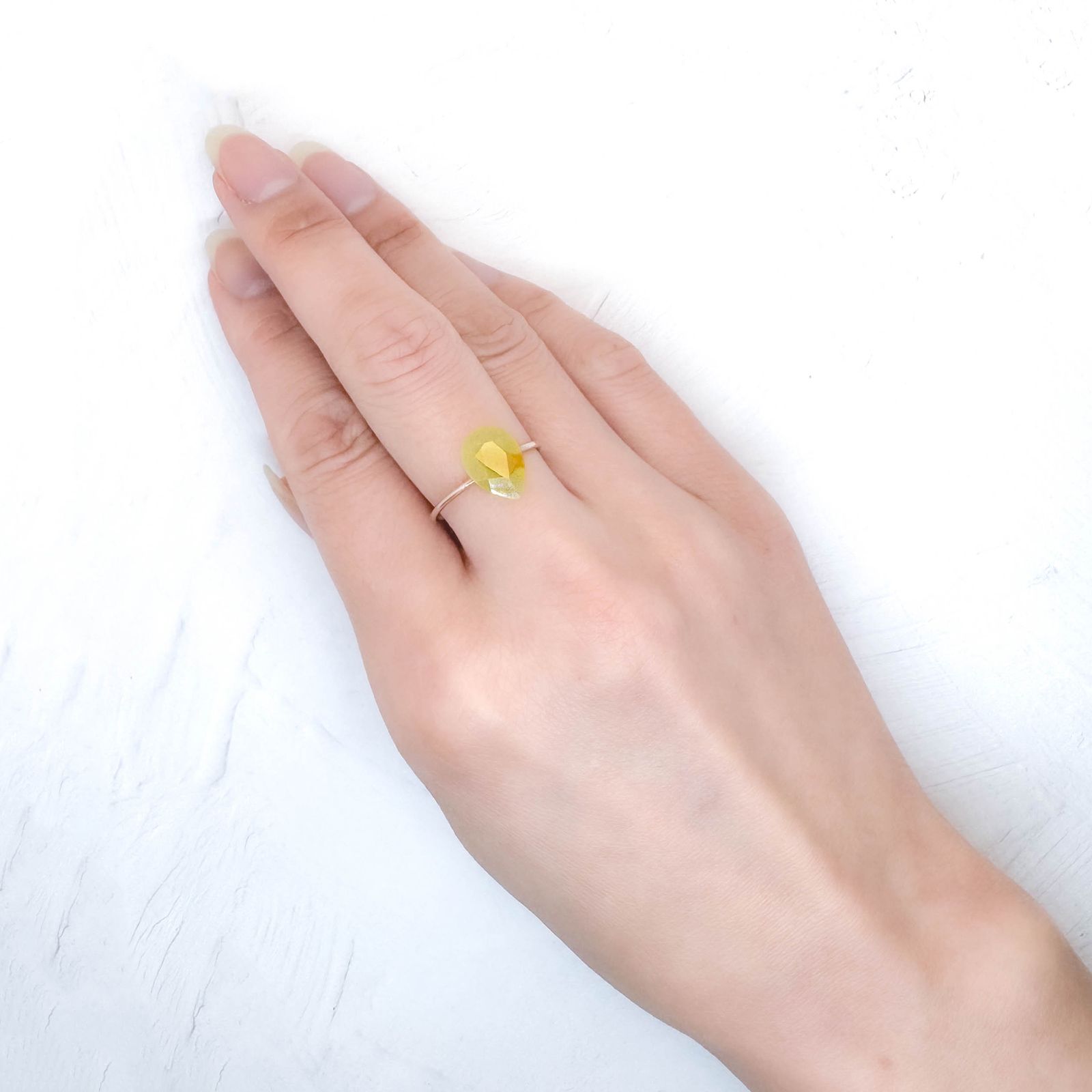 イエロースミソナイト イタリア産 3.27ct / 10.8x7.7mm前後 [251231400]