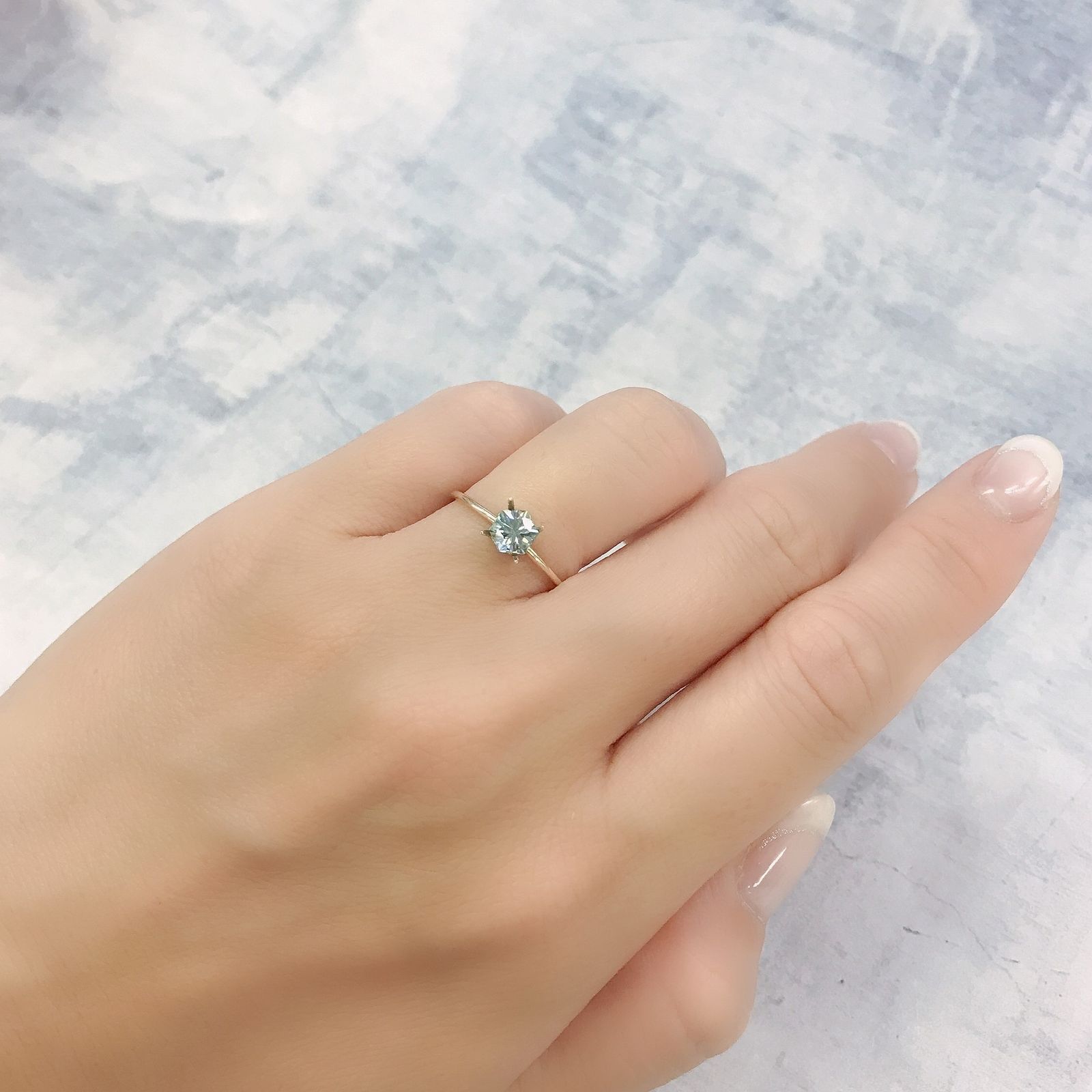 ◇ヘキサゴンカット◇アイスブルージルコン(宝石名ジルコン)カンボジア産 0.79ct 識別済[220716824]4.8x4.8mm前後