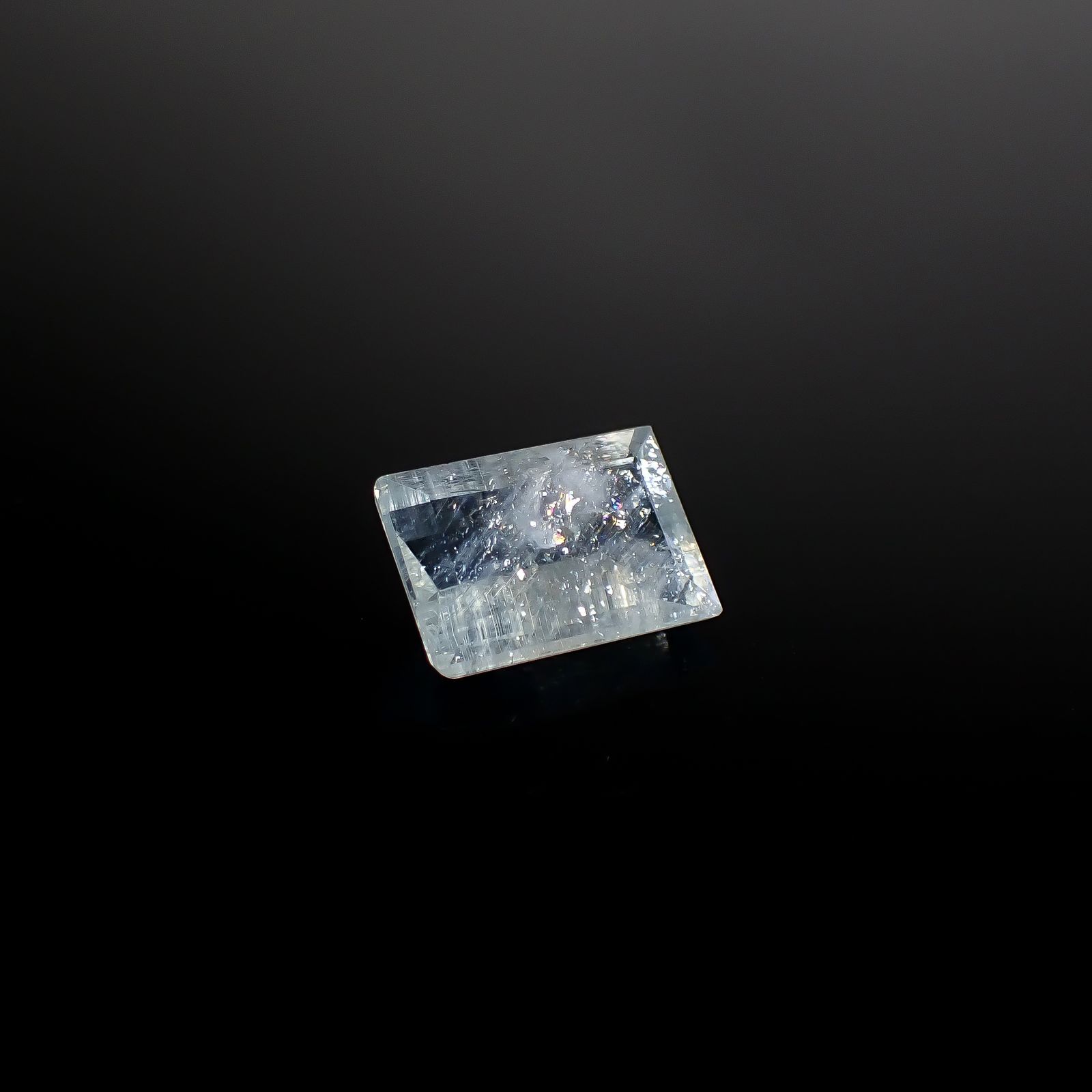 イリデッセンスアクアマリン ブラジル産 4.21ct [250730701]12.2x8.5mm前後