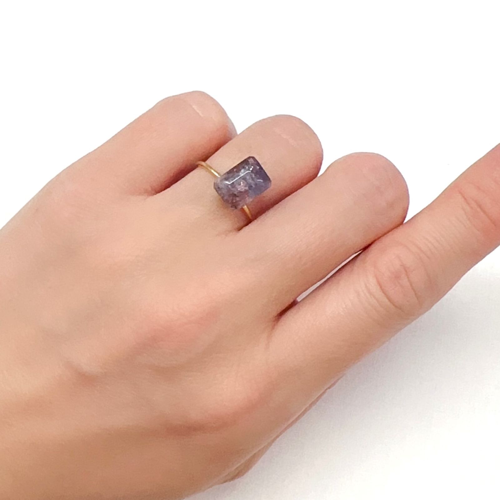 ブラッドショットアイオライト インド産 2.43ct[240125377]10.1x7.3mm前後