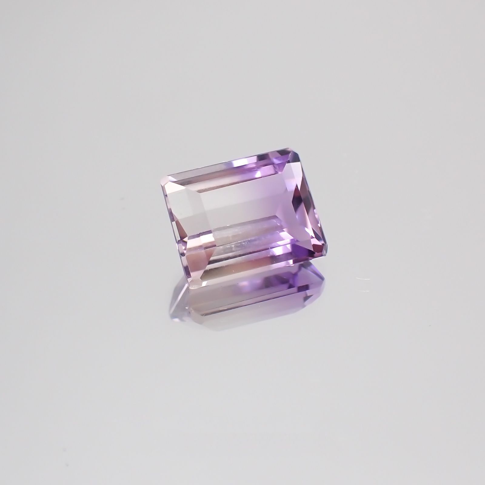 アワーグラスアメジスト(宝石名バイカラー・クォーツ)モロッコ産 3.75ct 識別済[231124280]10.3x8.2mm前後