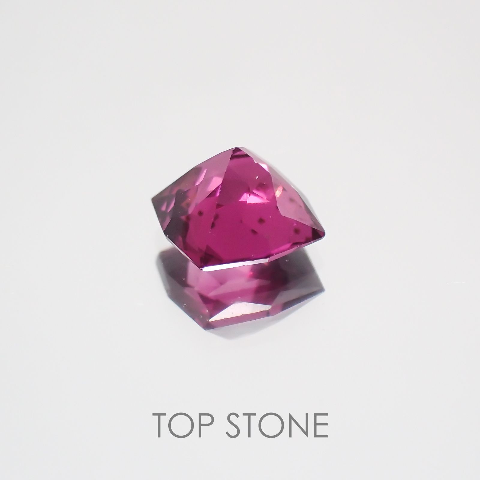 ◇カスタムカット◇グレープガーネット(宝石名ガーネット) ブラジル産 0.71ct 識別済[21019682]5.1×5.1mm前後