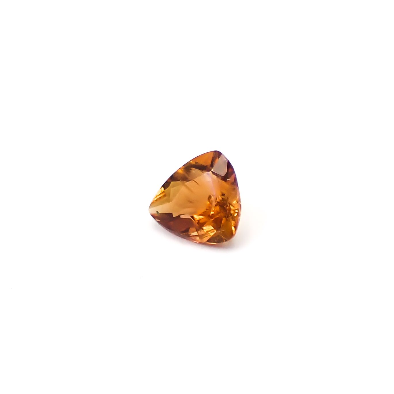 ゴールデンアイオライト(宝石名コーディエライト)マダガスカル産 識別済 0.24ct / 4.4x4.6mm前後 [260532197]