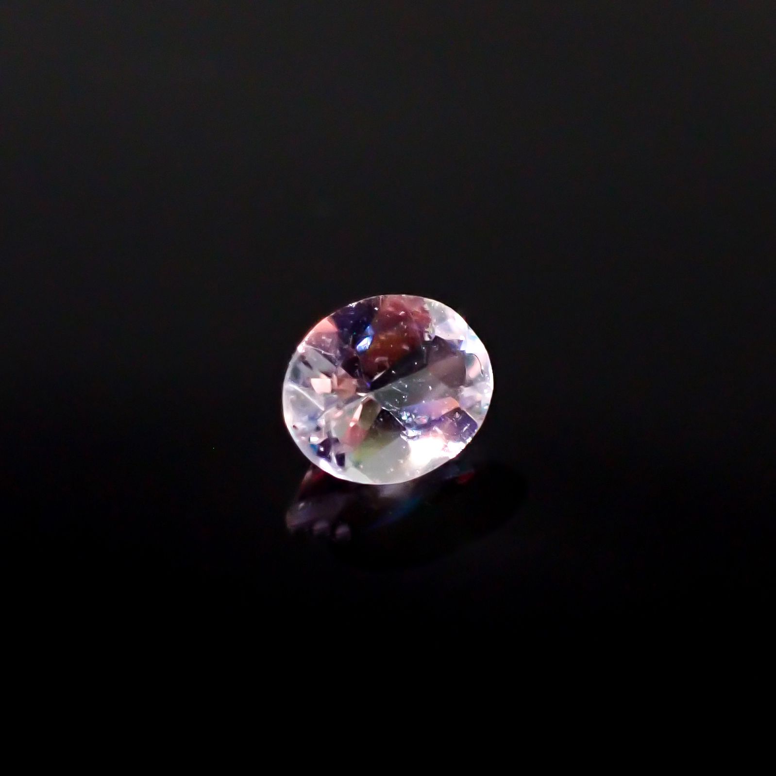 レインボームーンストーン(宝石名ラブラドライト)タンザニア産 0.31ct 識別済[241029204]5.2x4.1mm前後