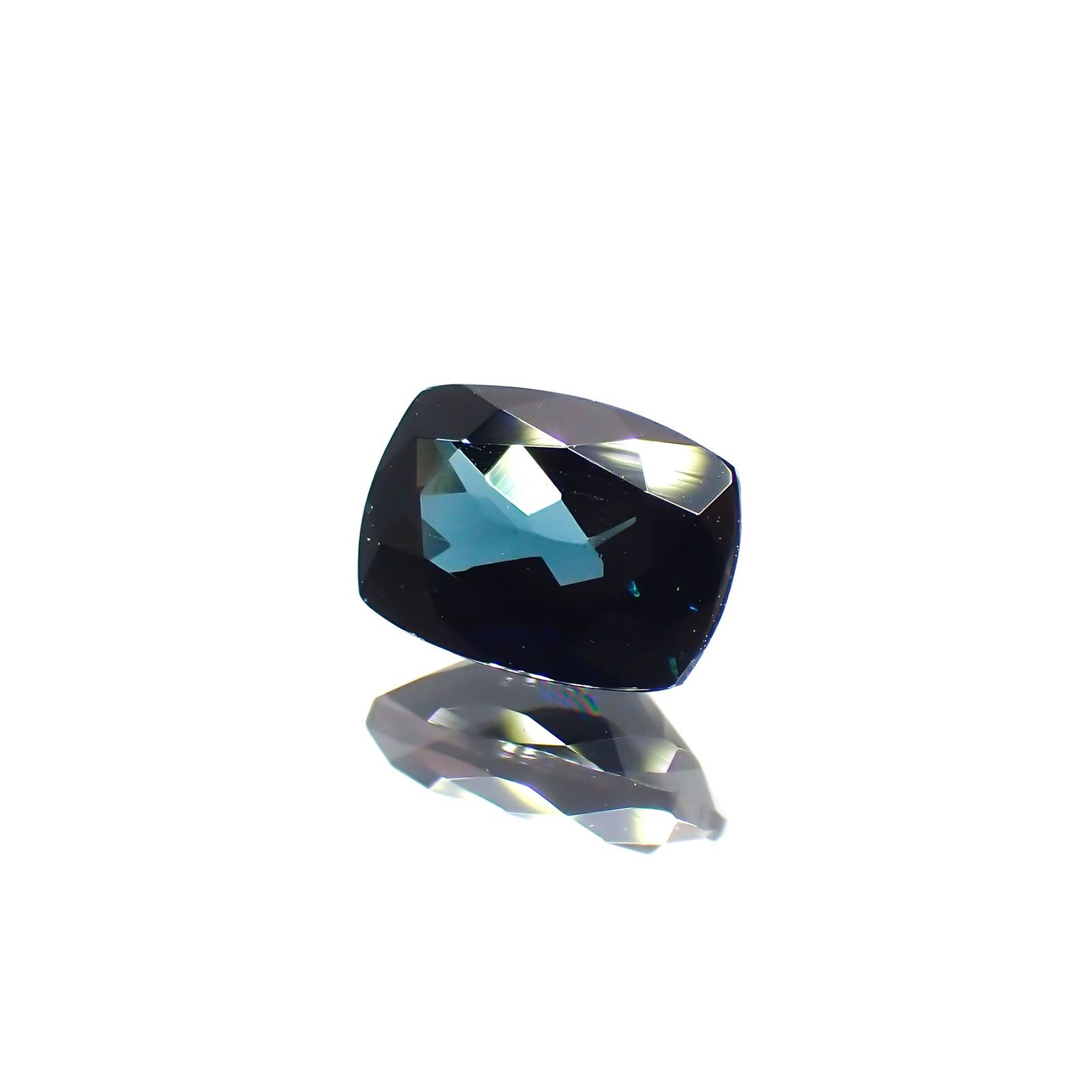 インディゴライト(宝石名ブルー・トルマリン/別名インディゴライト) ブラジル産 ソ付(彩珠) 0.993ct / 7.2x5.2mm前後 [21019460]