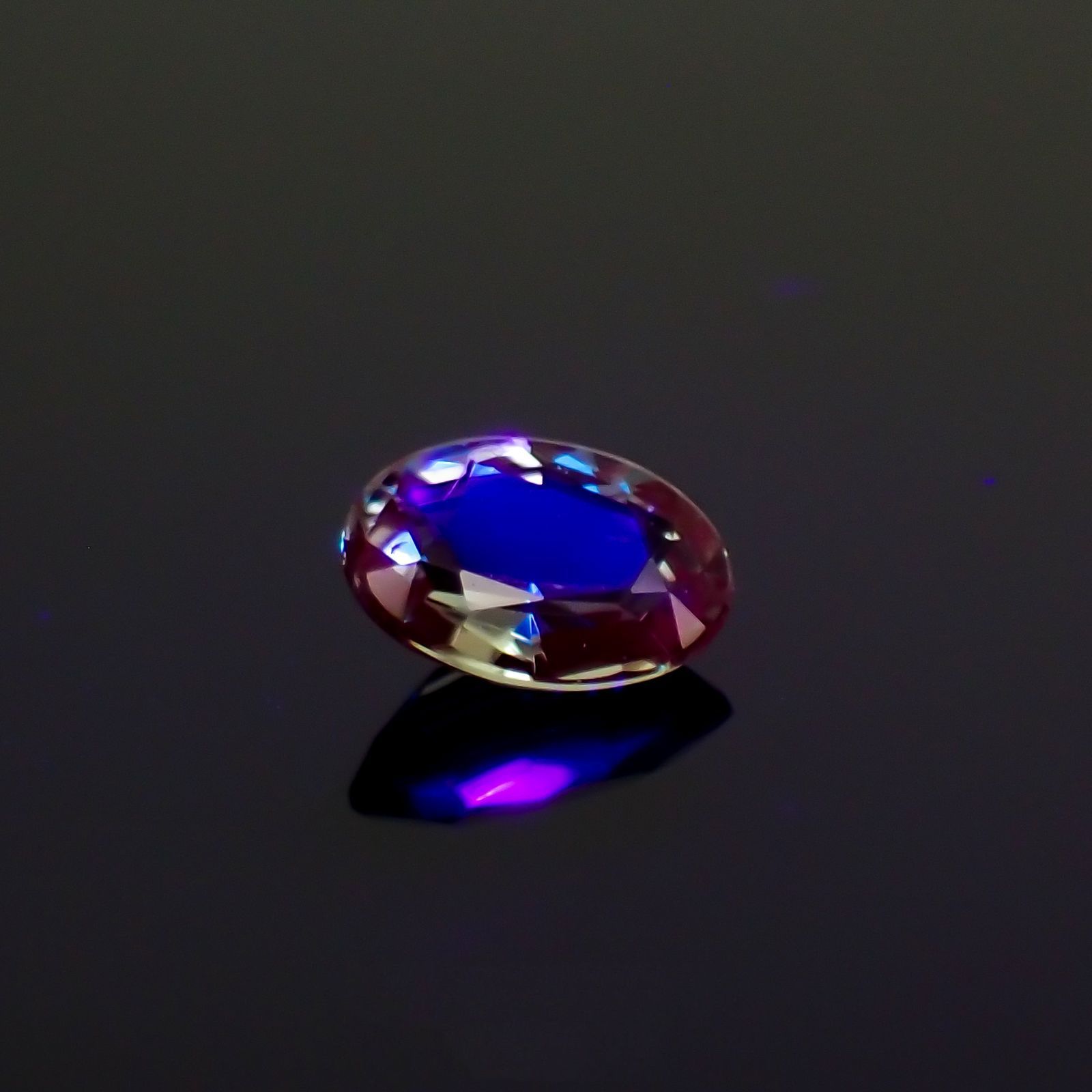 アレキサンドライト(宝石名アレキサンドライト) ブラジル産 0.14ct 識別済[210711862]3.9×2.6mm前後