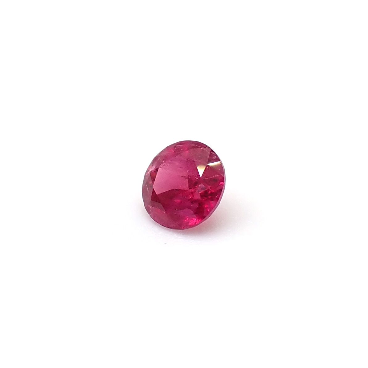 ルビー グリーンランド産 0.14ct / 3.1x3.1mm前後 [261033229]