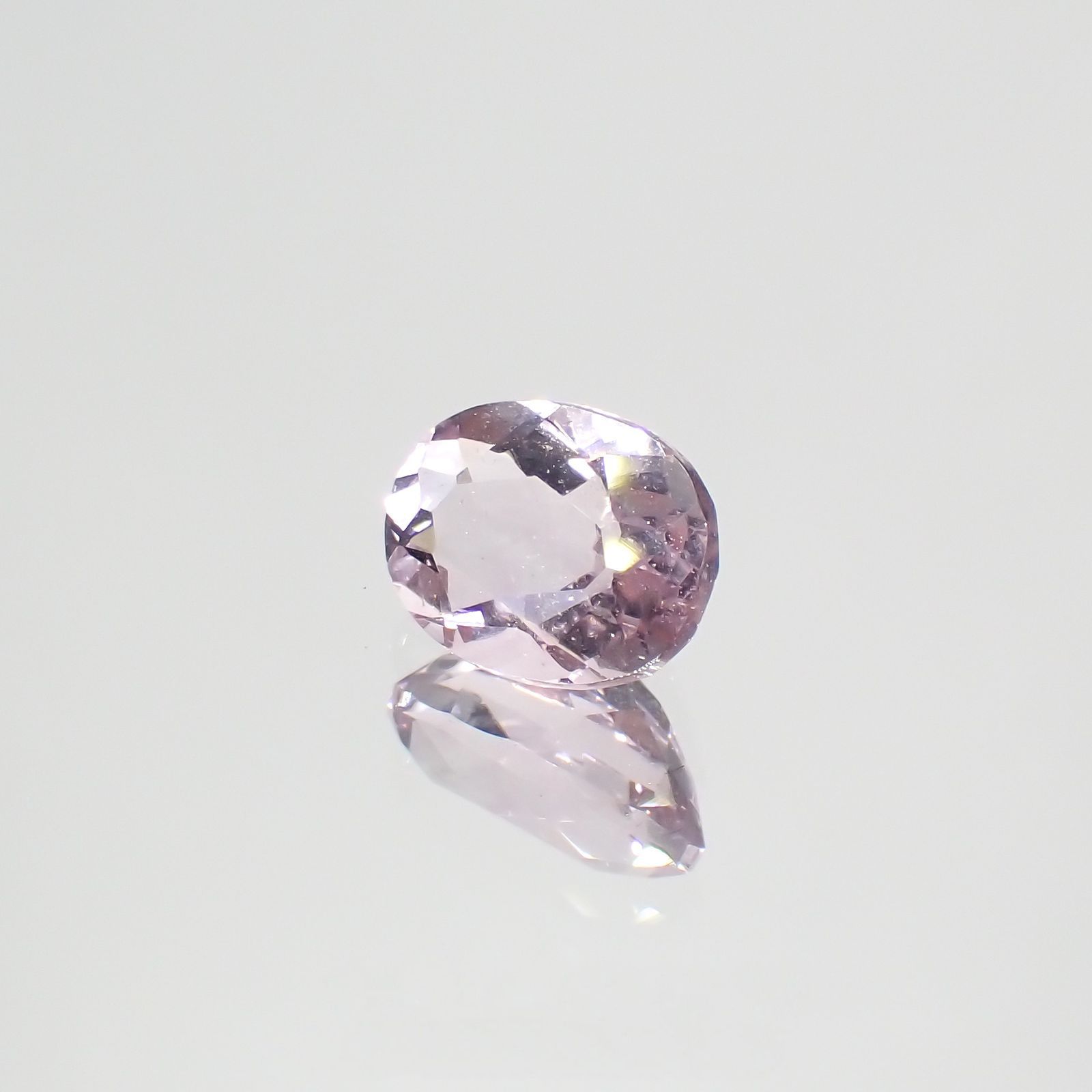 ピンクフローライト(宝石名フルオライト)ブラジル産 1.60ct 識別済[220115127]8.1x6.2mm前後