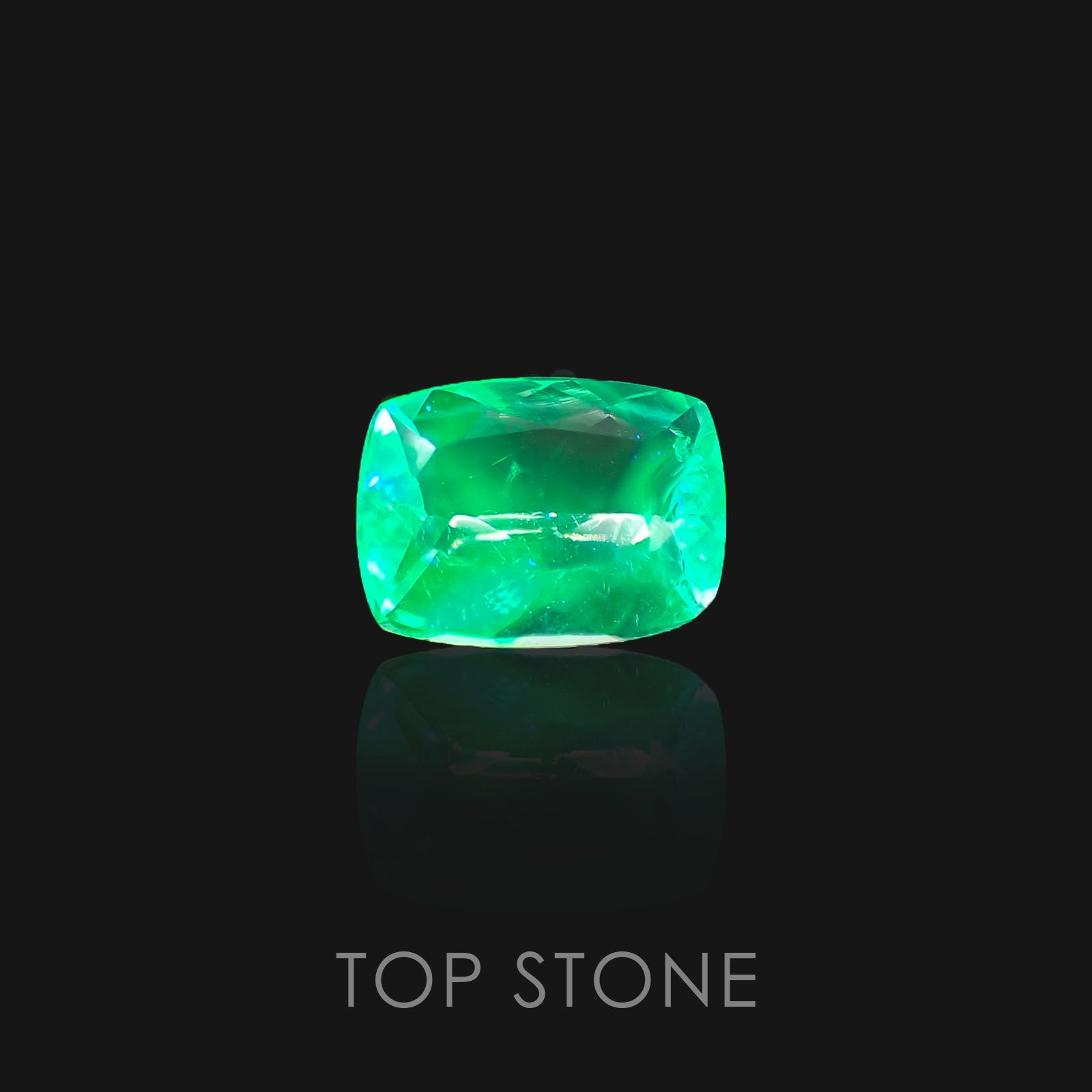 ハイアライトオパール メキシコ産 ルース 0.65ct[20106364]6.9×5.2mm前後