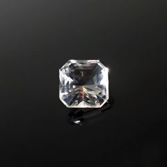 カラーレスフローライト フルオレッセンス イギリス産 2.10ct [250430159]7.3x7.2mm前後