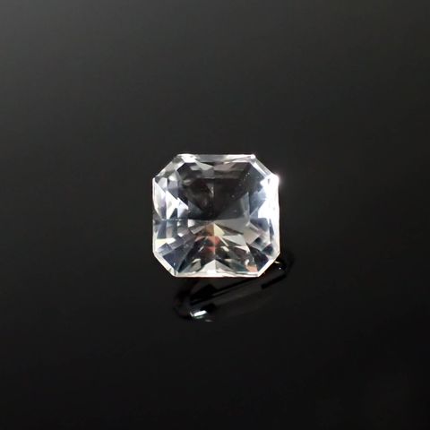 カラーレスフローライト フルオレッセンス イギリス産 2.10ct [250430159]7.3x7.2mm前後