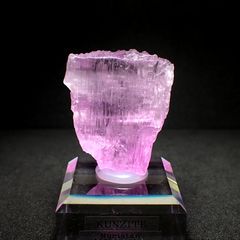 クンツァイト原石 アフガニスタン・ヌーリスターン州産 386.74ct(77.34g) / 44.9x18.7x51.9mm前後 [260832720]