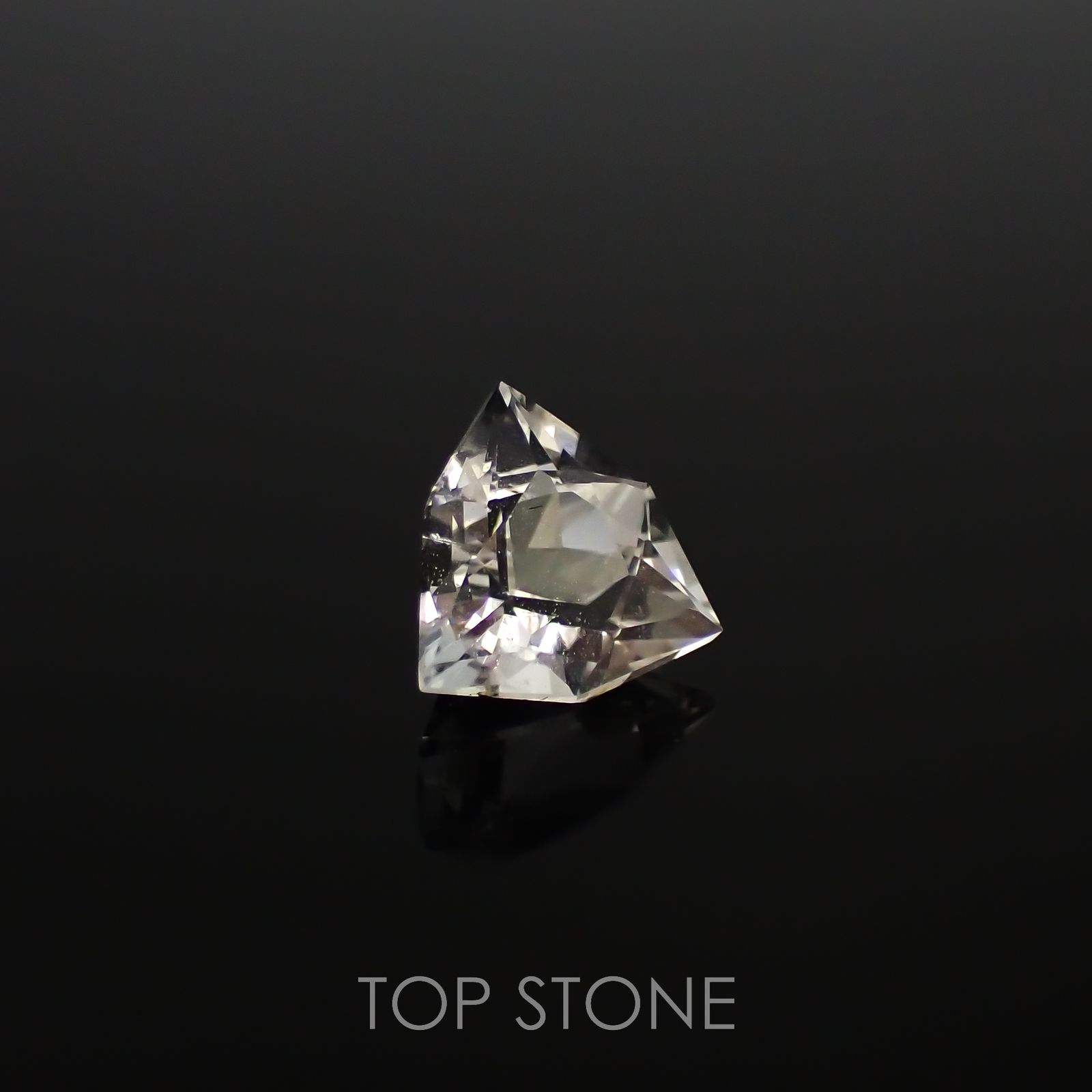 フェナカイト(宝石名フェナカイト)ロシア産 1.91ct 識別済[220515728]8.8x8.8mm前後