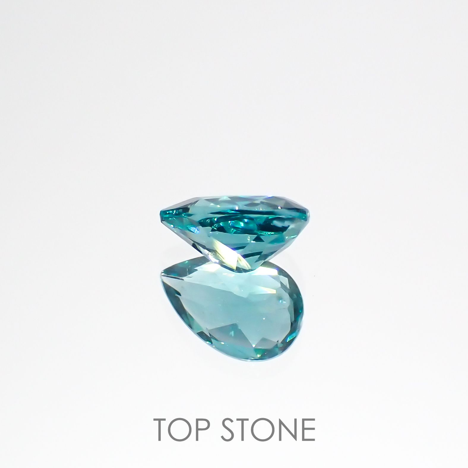 ブルーグリーンアパタイト(宝石名アパタイト)マダガスカル産 0.59ct 識別済[220616657]6.7x4.6mm前後