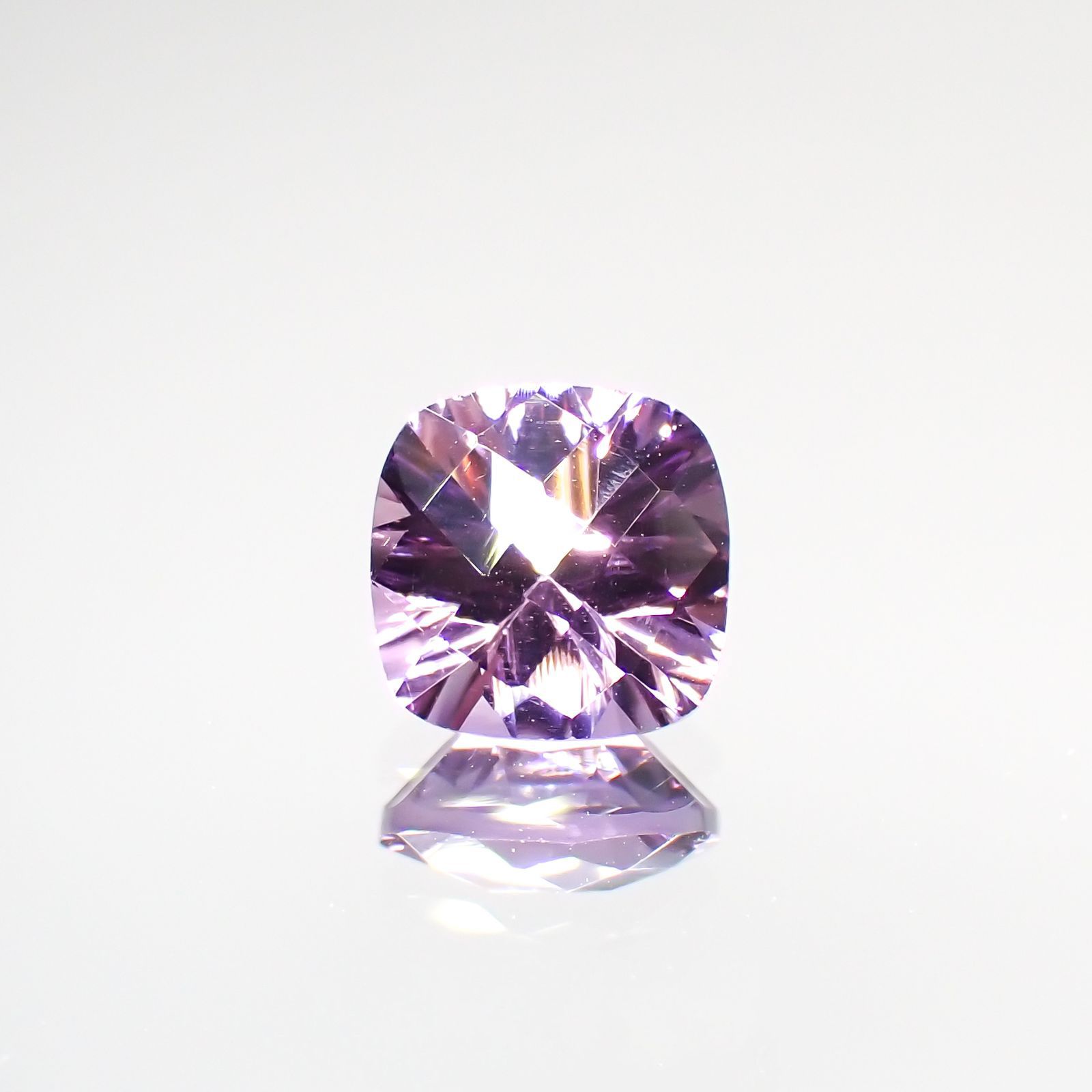 ◇チェッカーコンケーブカット◇アメジスト(宝石名アメシスト) ブラジル産 1.31ct 識別済[210913034]7.1×7.1mm前後