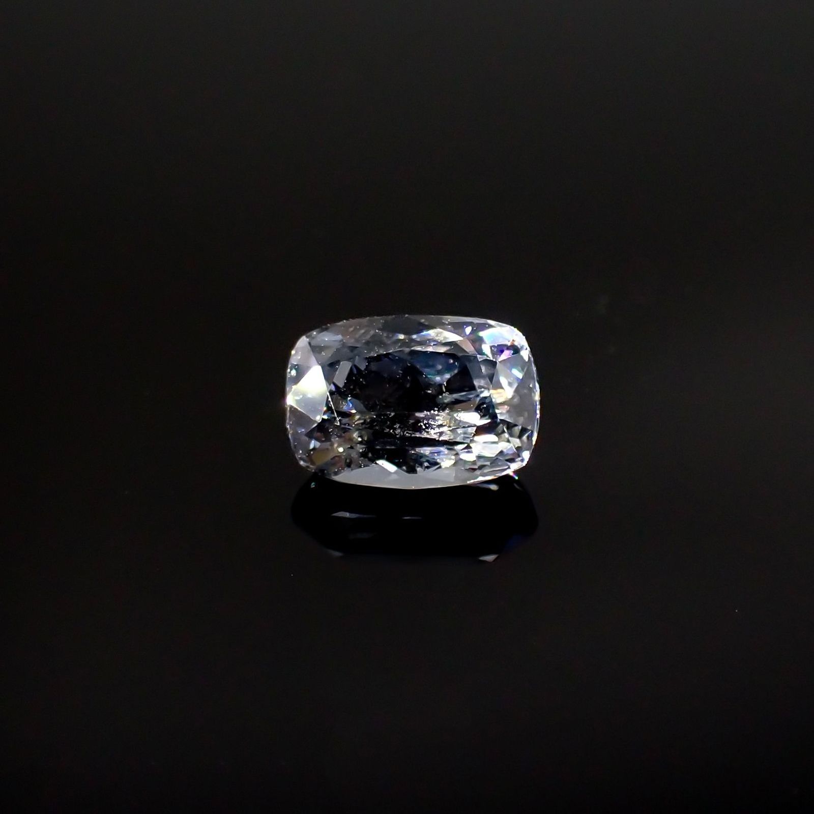グレースピネル(宝石名スピネル)ビルマ/マダガスカル産 0.80ct 識別済[220716820]6.3x4.4mm前後