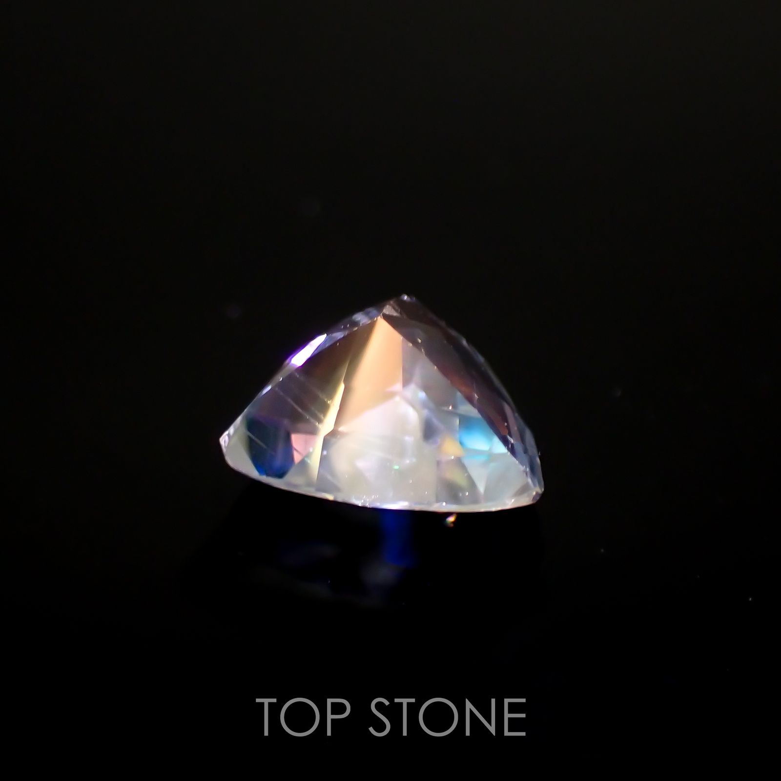 レインボームーンストーン(宝石名ラブラドライト)マダガスカル産 0.47ct 識別済[211113758]5.2x5.7mm前後