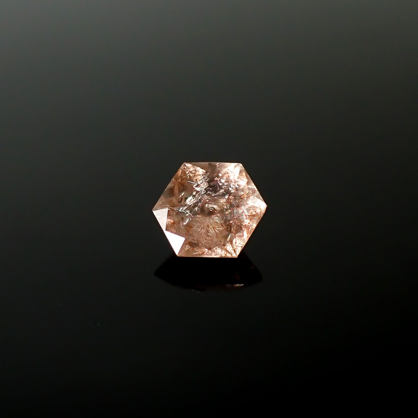 ◇ヘキサゴンカット◇ストロベリークォーツ カザフスタン産 0.77ct[240125488]5.7x5.6mm前後