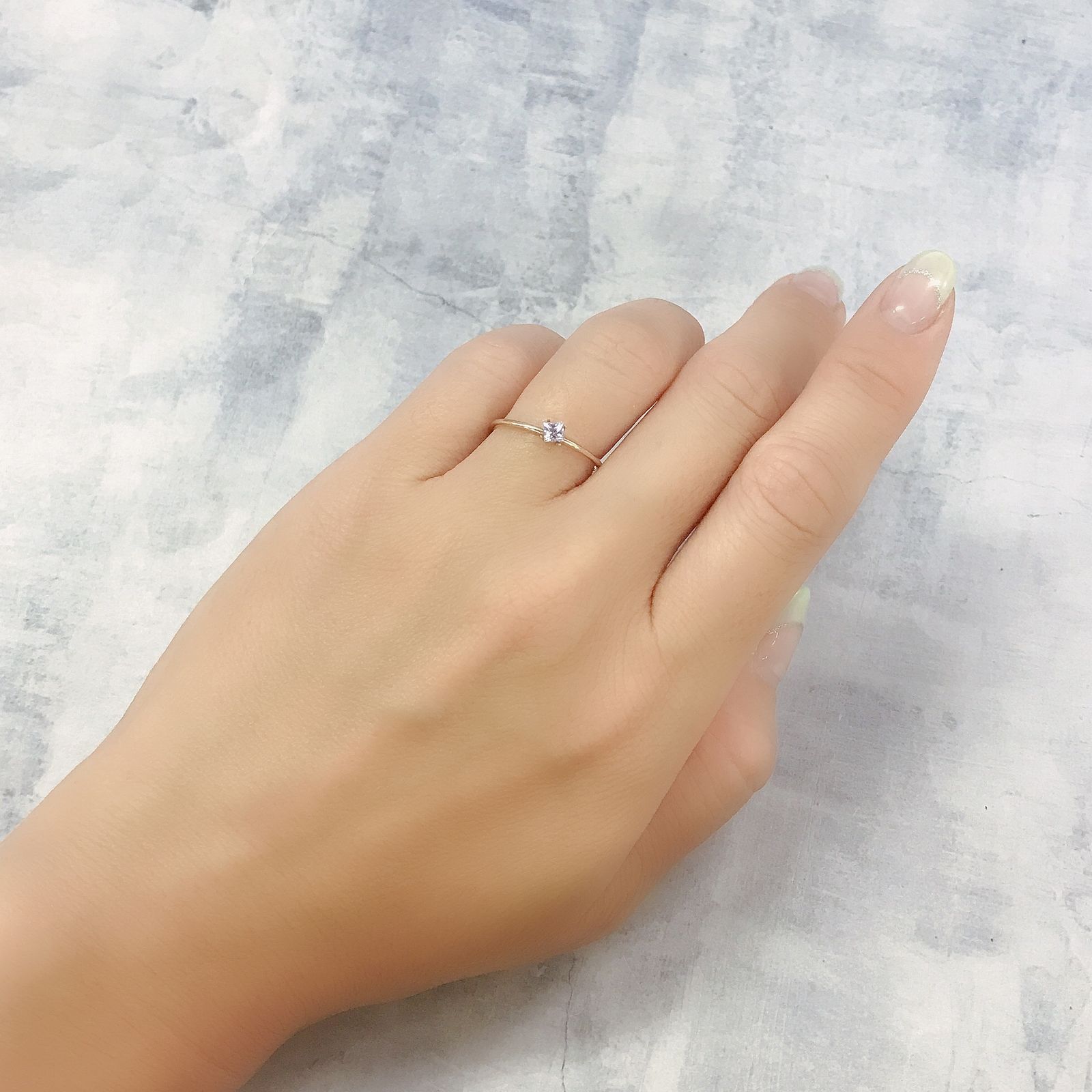 ◇プリンセスカット◇アイスラベンダーサファイア(宝石名サファイア)東アフリカ産 0.18ct 識別済[220817375]2.9x2.9mm前後