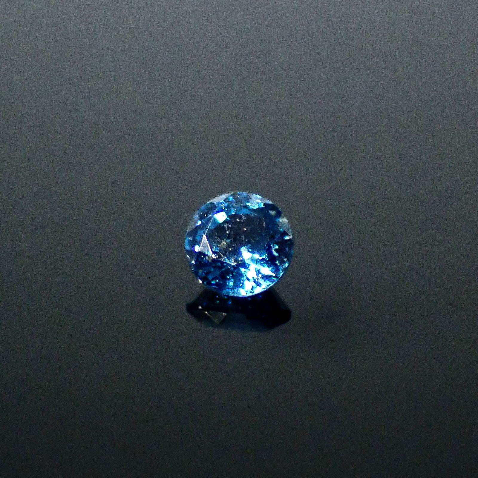 ガーナイト ナイジェリア産 0.11ct / 2.7x2.7mm前後 [250730660]