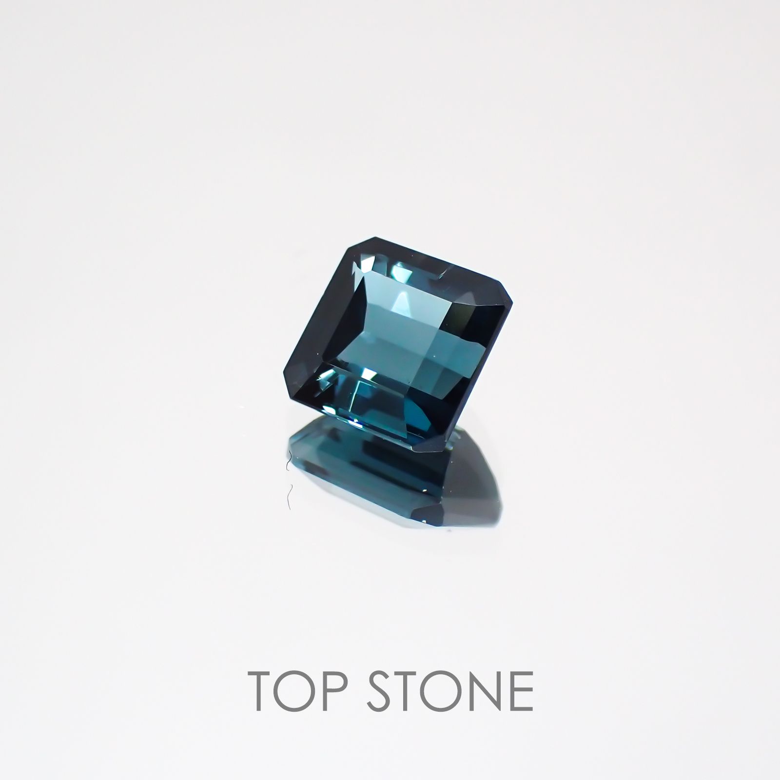 ブルートルマリン ブラジル産 ルース 0.87ct[21049762]5.4×5.3mm