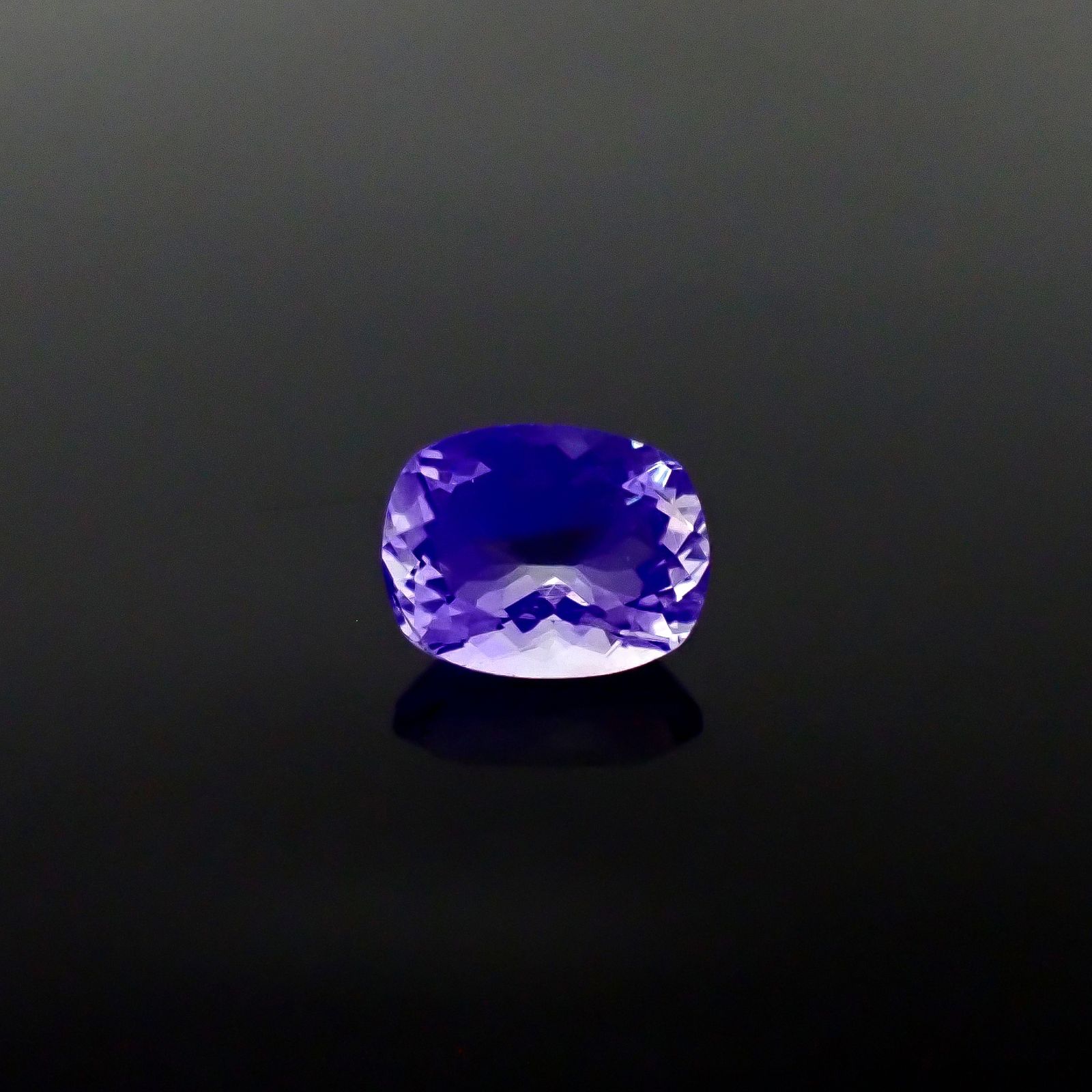 フローライト フルオレッセンス アフガニスタン産 3.01ct [250630523]9.8x7.7mm前後