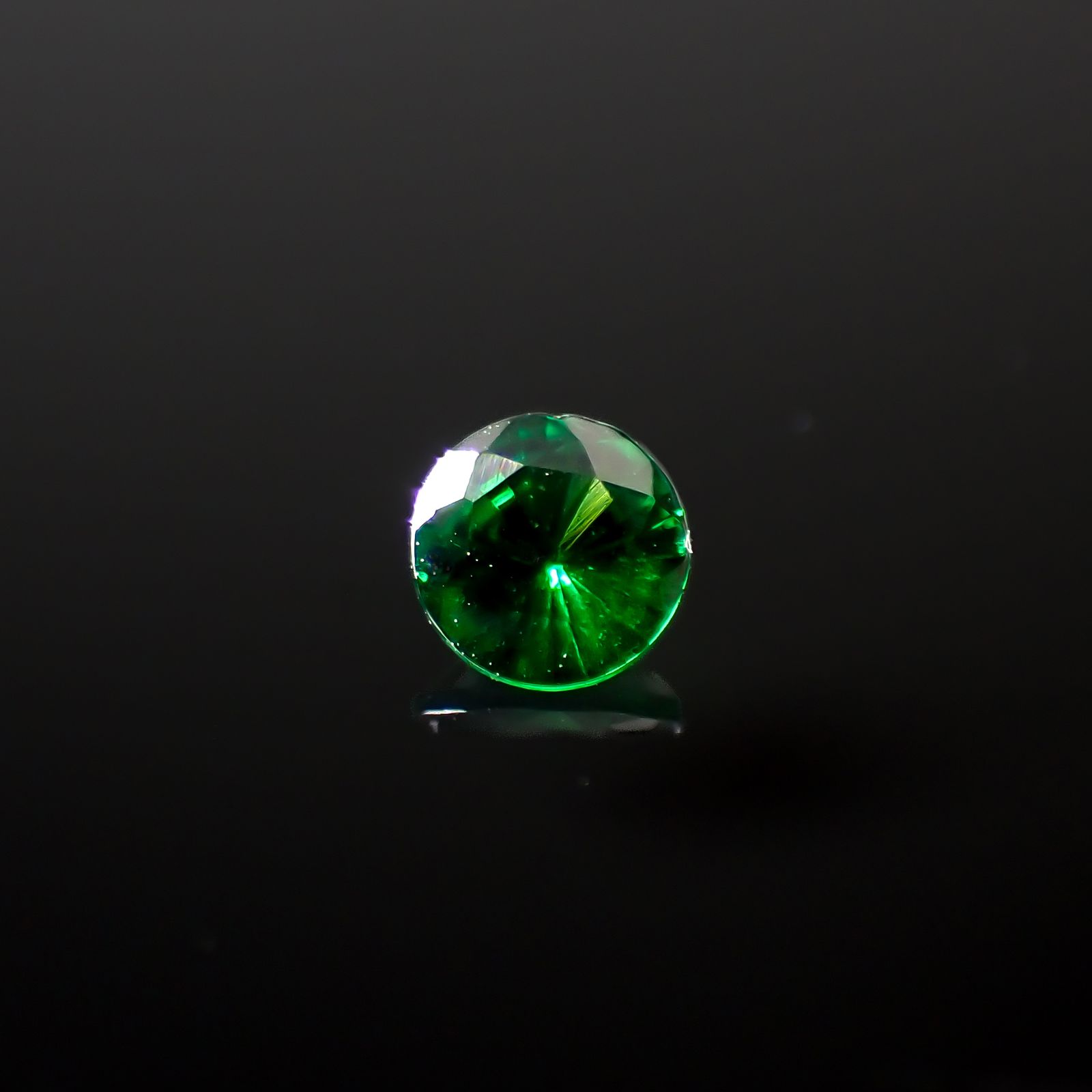 ツァボライト(宝石名グリーン グロッシュラー・ガーネット)タンザニア産 0.10ct 識別済[240226090]3x3mm前後